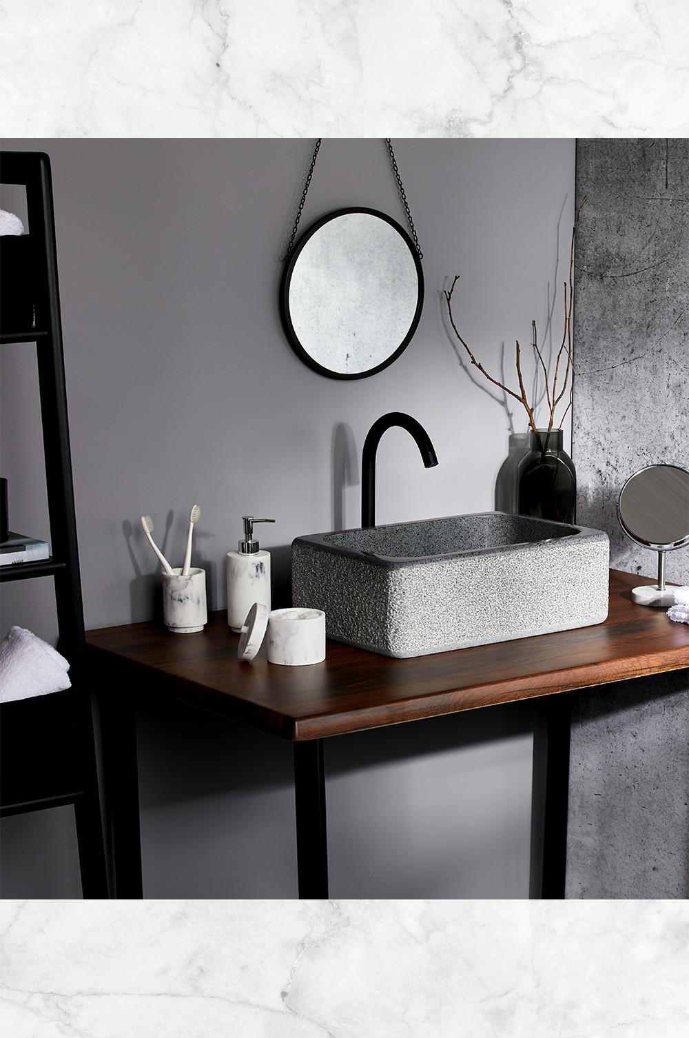 Calming bathroom image with bathroom accessories full size