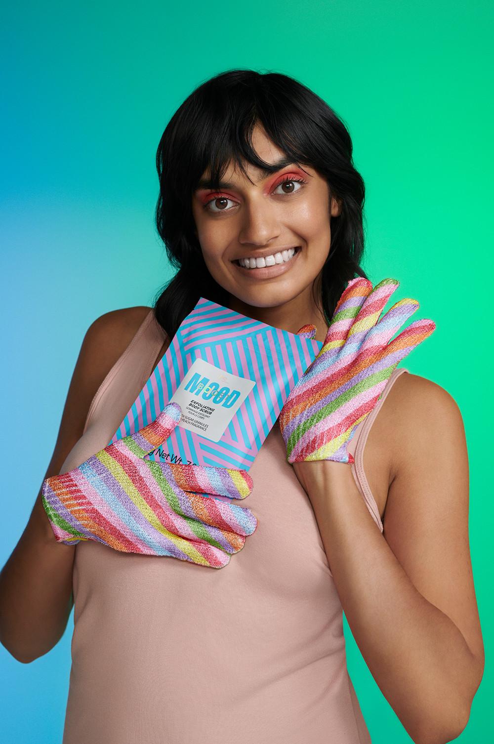 Model using exfoliating gloves and sheet sask