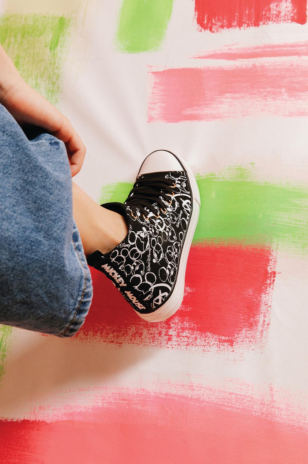 Scarpe da ginnastica alte in tela nera con stampa di Topolino