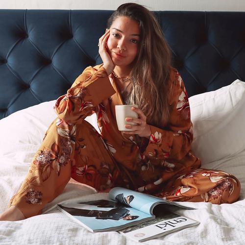 oblačila za spanje in spodnje perilo gorčične barve