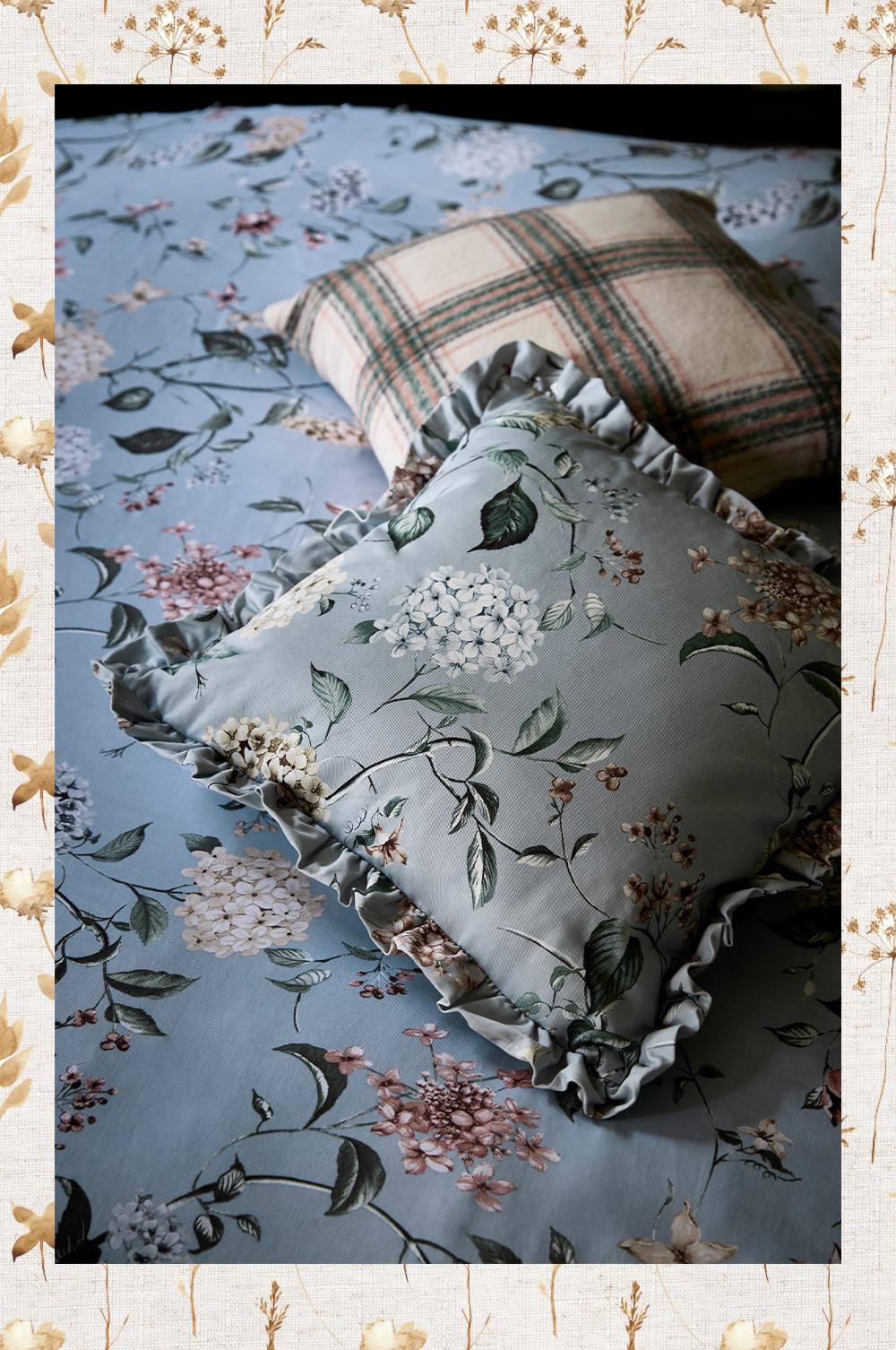 Almofadas decorativas e roupa de cama