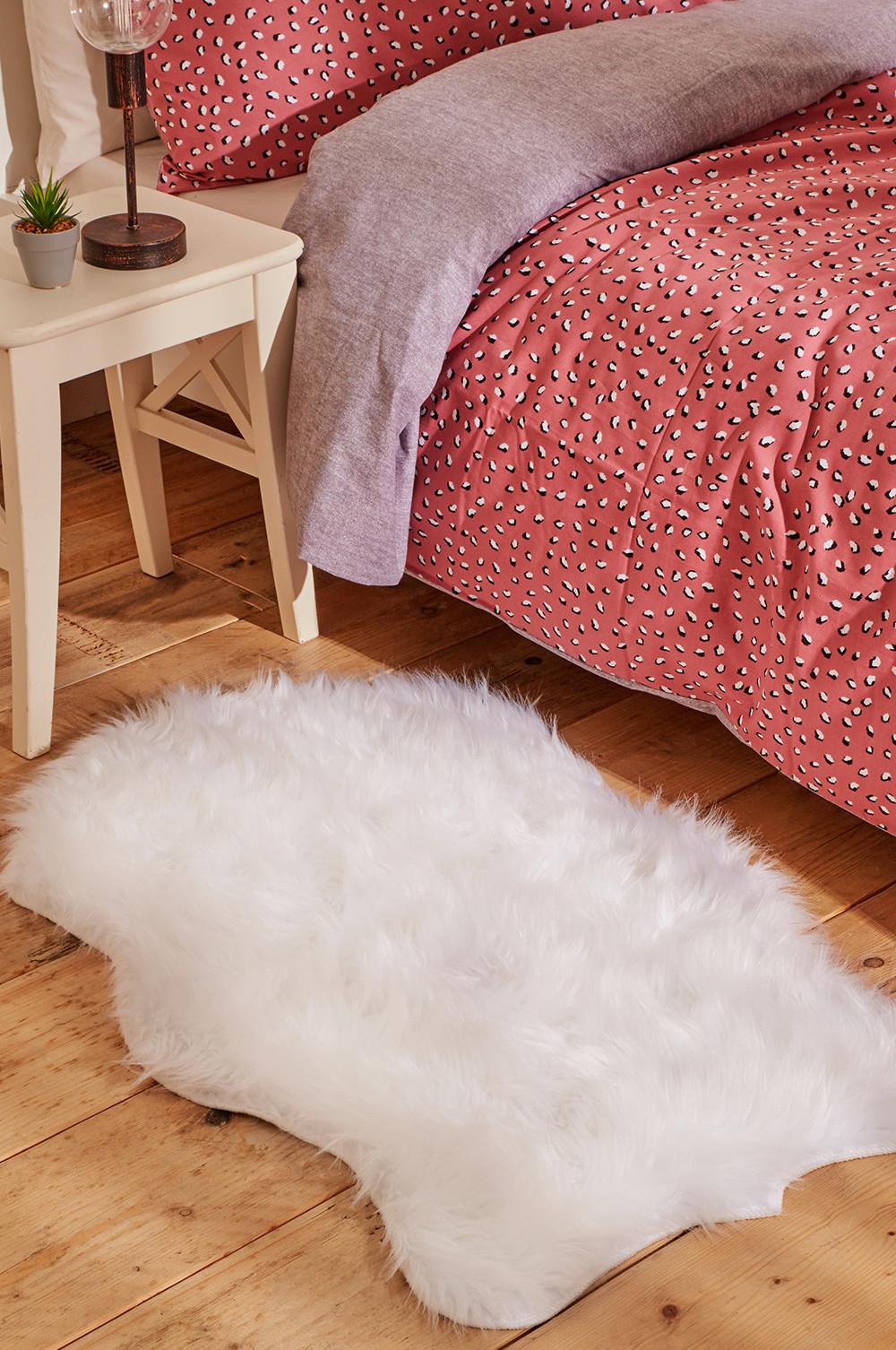 Alfombra en un dormitorio