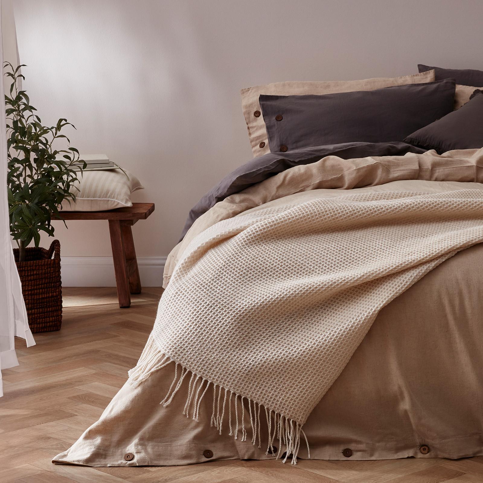 Bedroom with neutral blankets