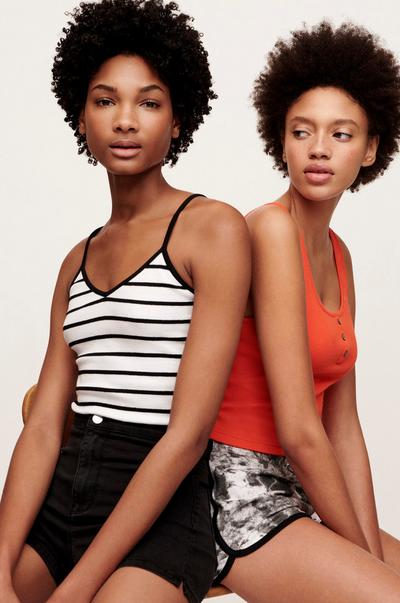 Imagem de Primark moda feminina pernas à mostra