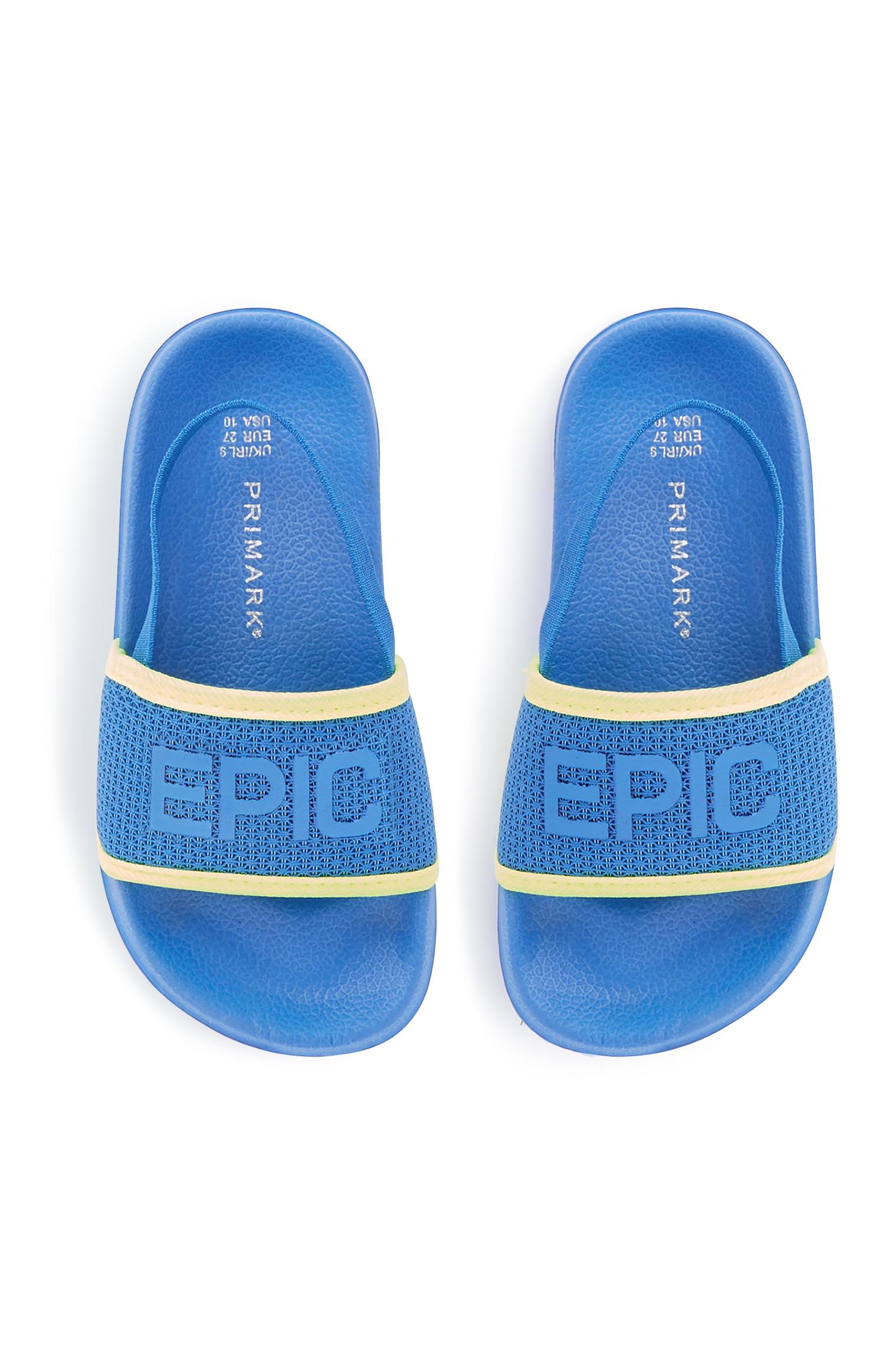 Natikači z napisom za mlajše fante