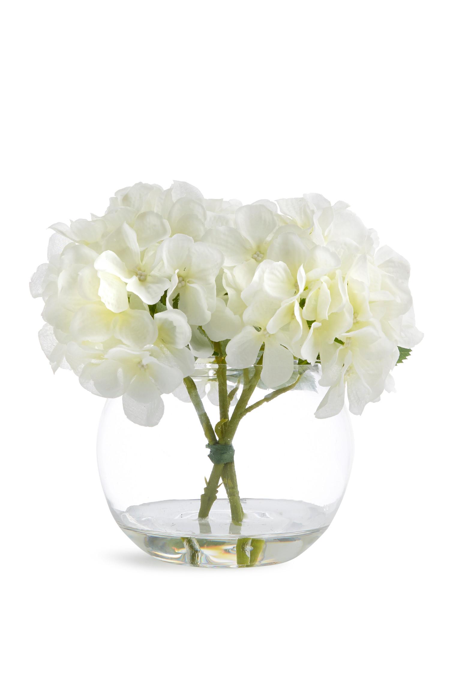 Bol de vidrio con flores artificiales