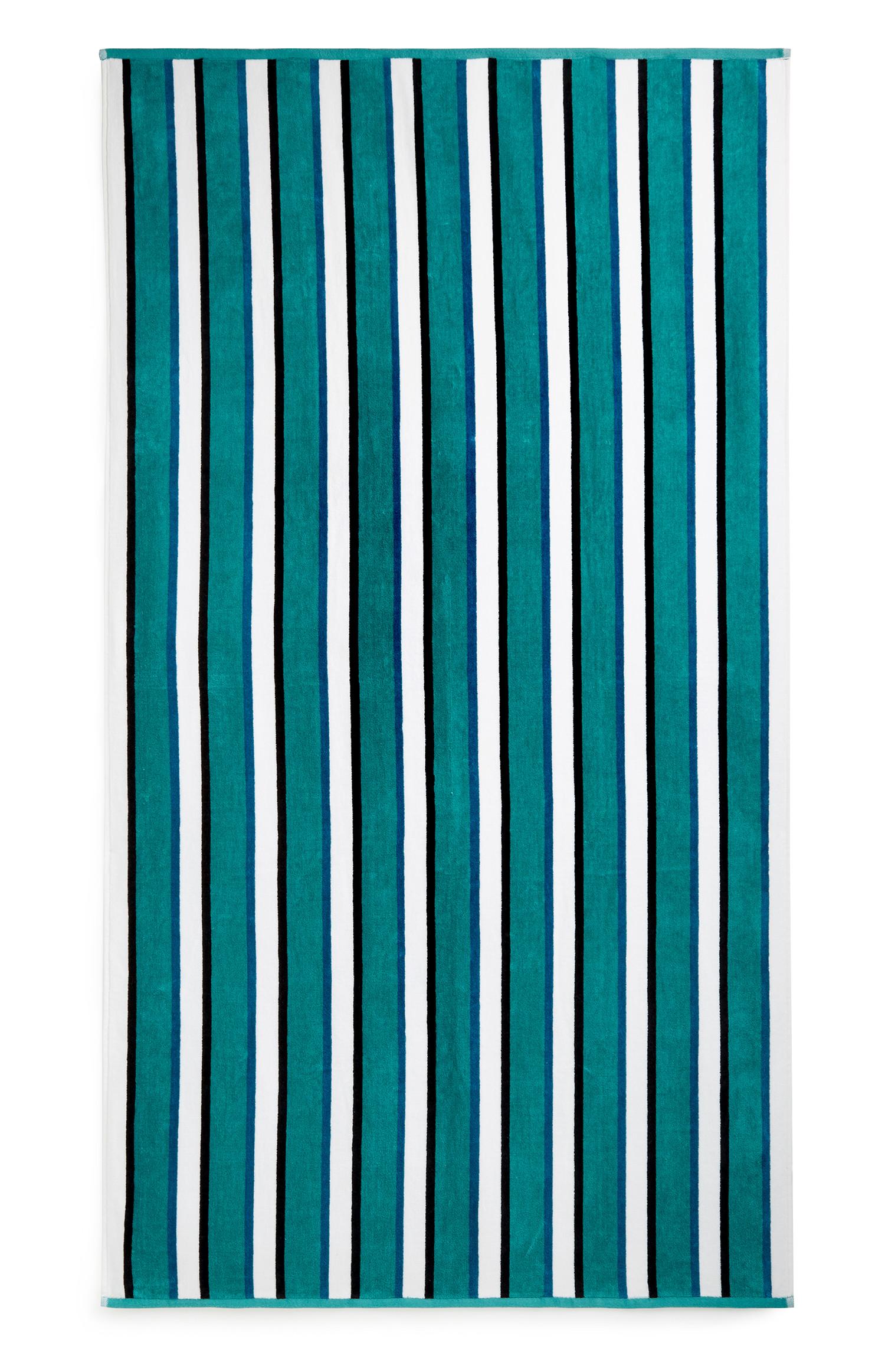 Toalla de playa a rayas verdes