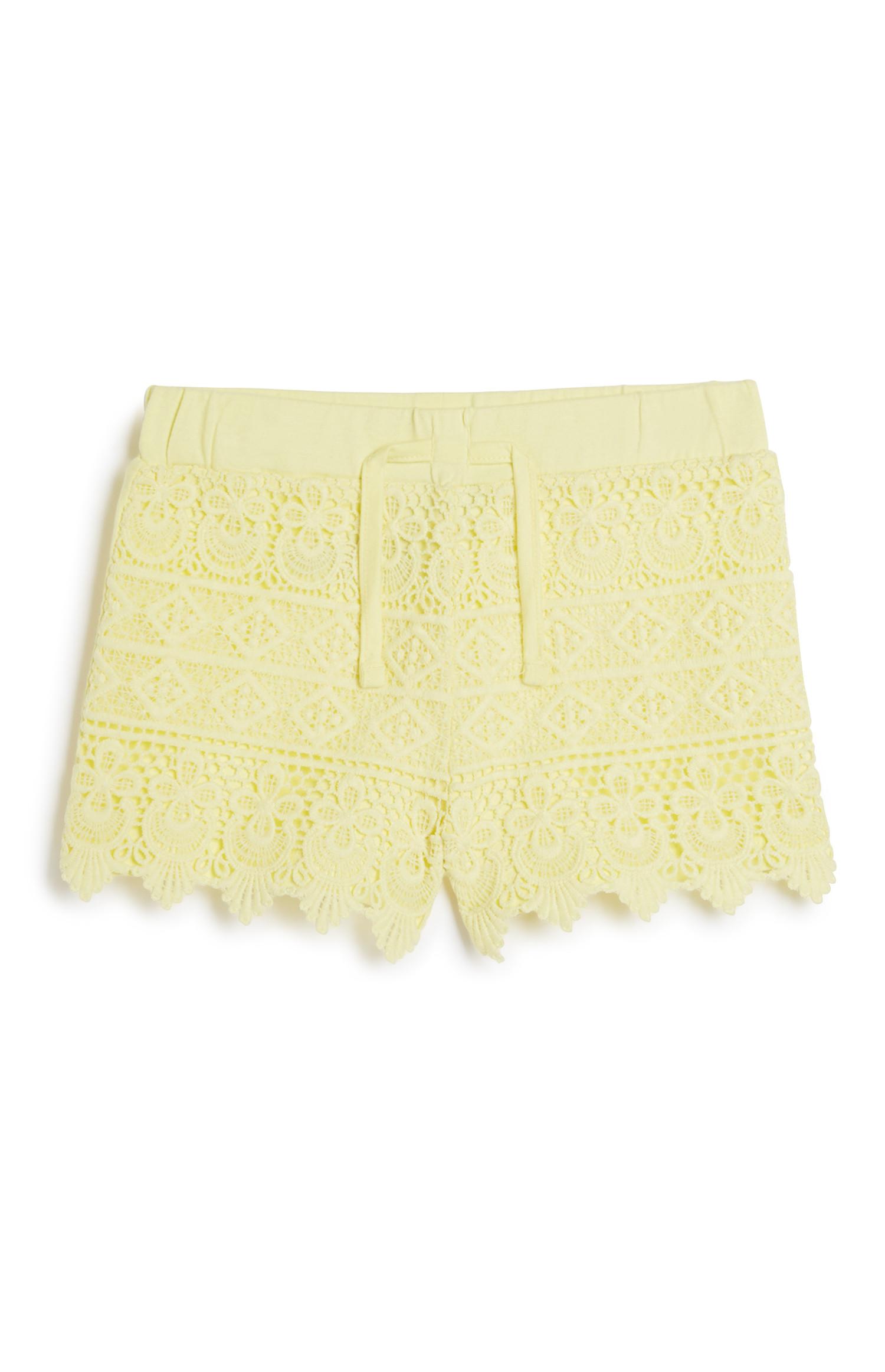 Rumenkaste kvačkane kratke hlače za mlajša dekleta