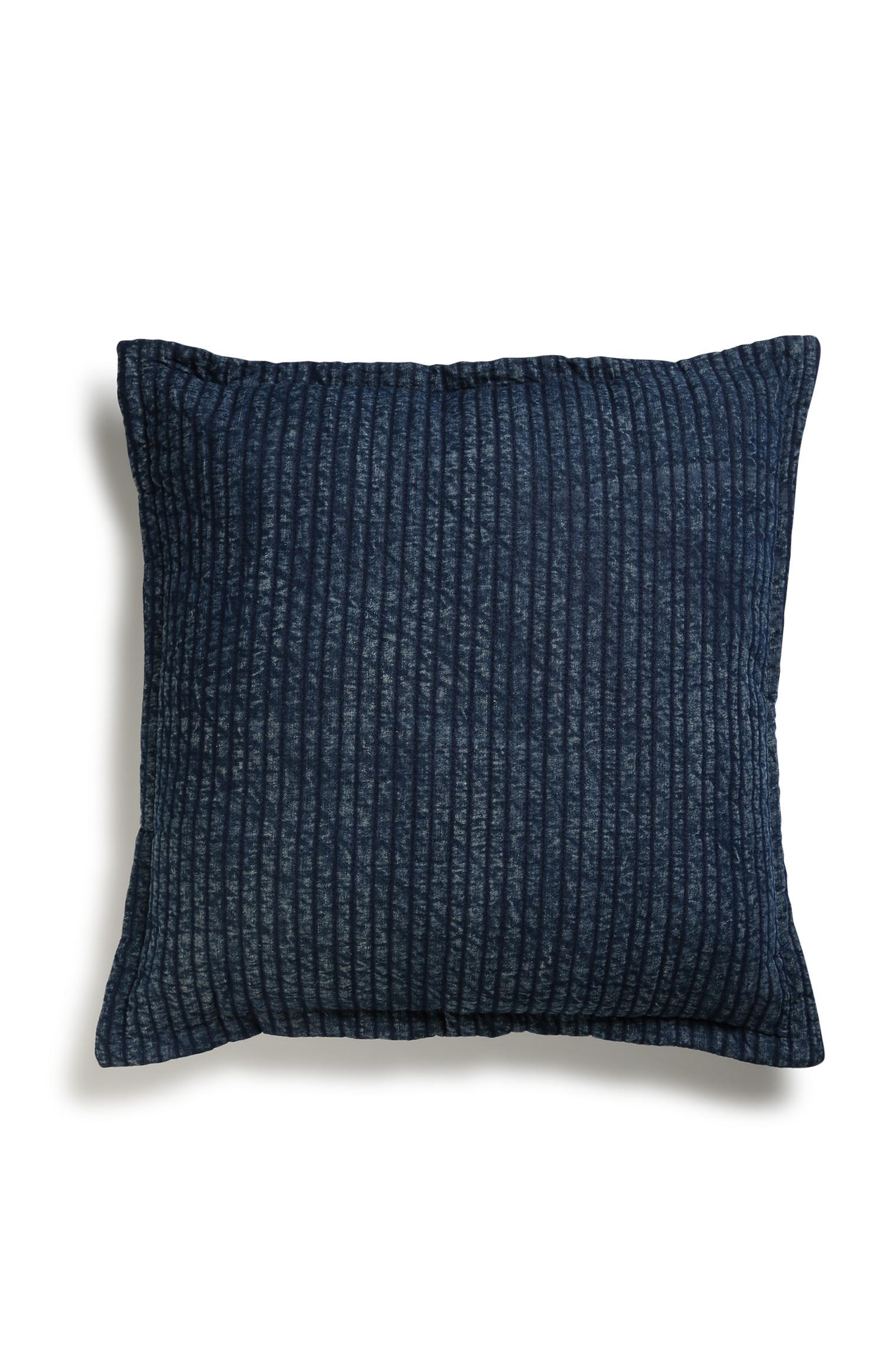 Cojín azul marino con textura