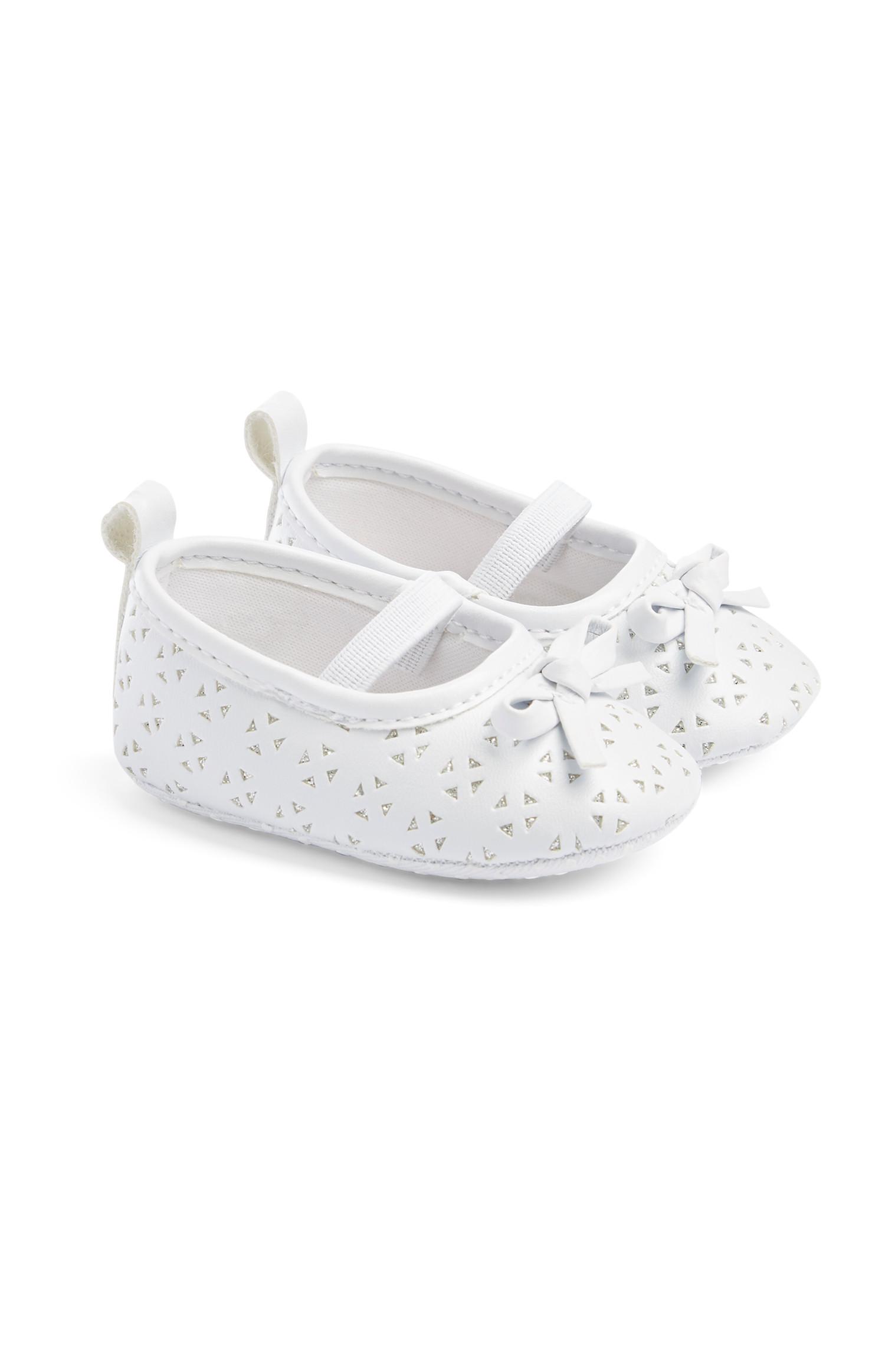 Zapatos blancos para bebé niña