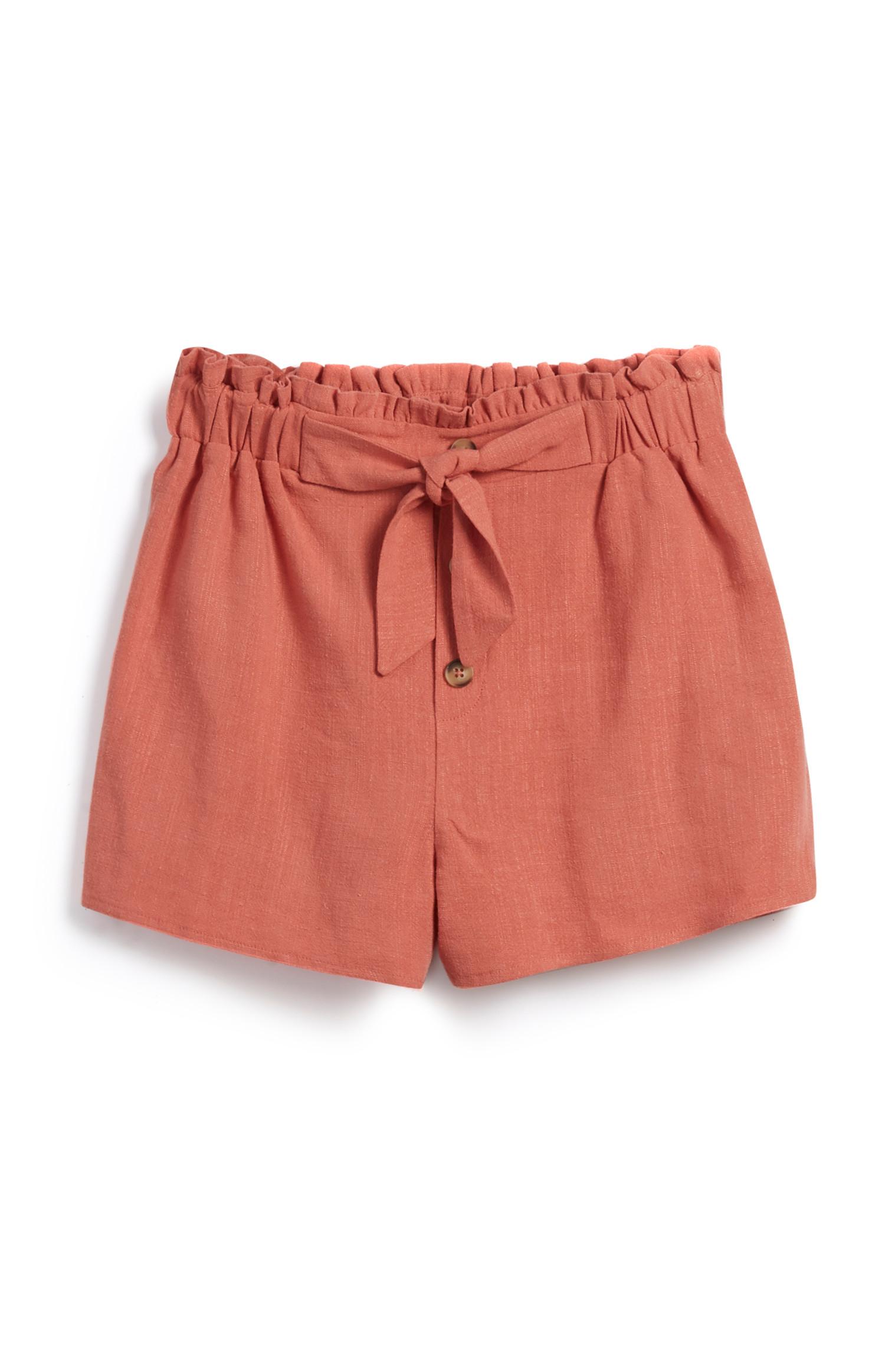 Pantalón corto con cinturón para niña