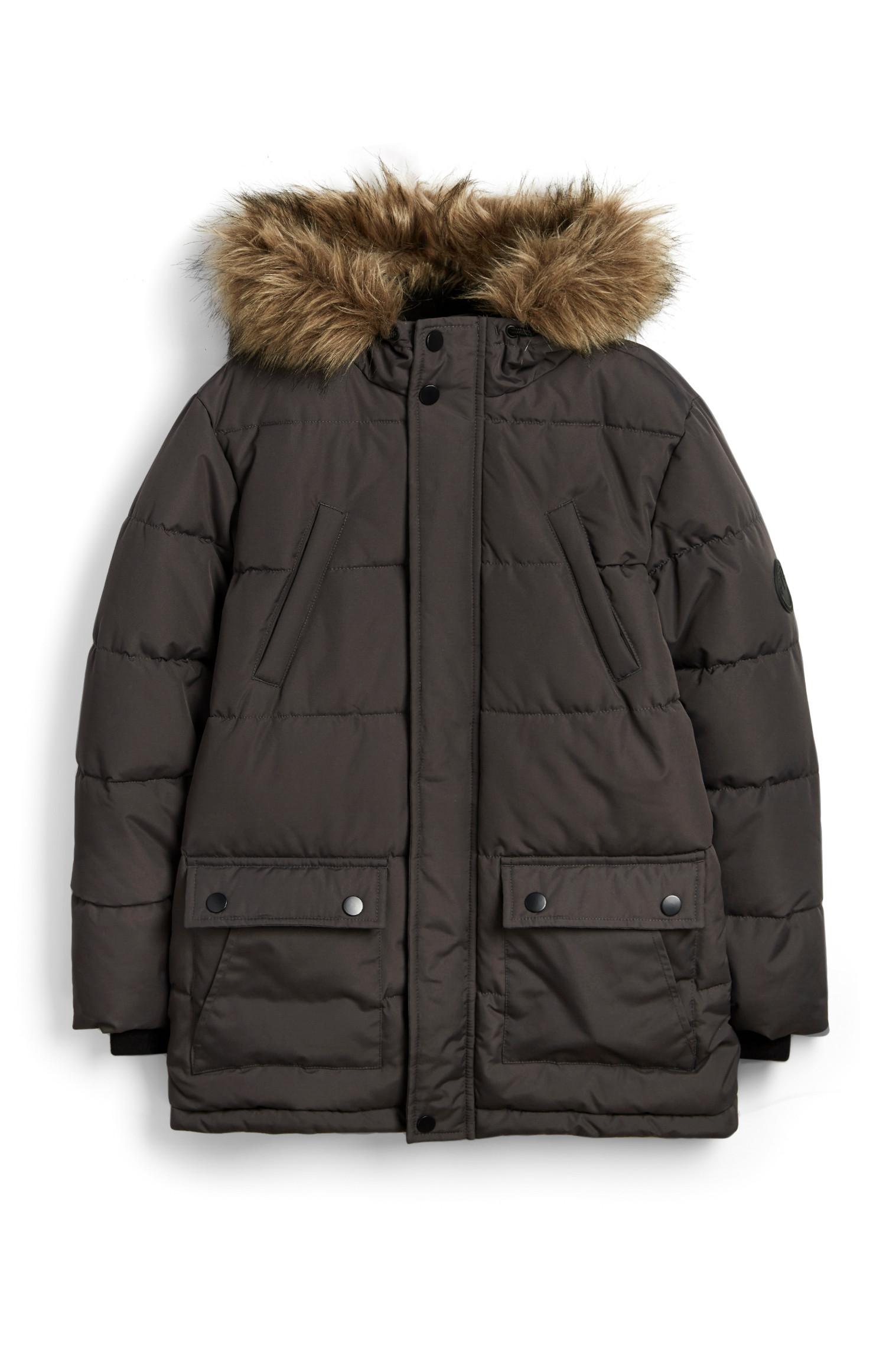 Abrigo acolchado gris para niño mayor