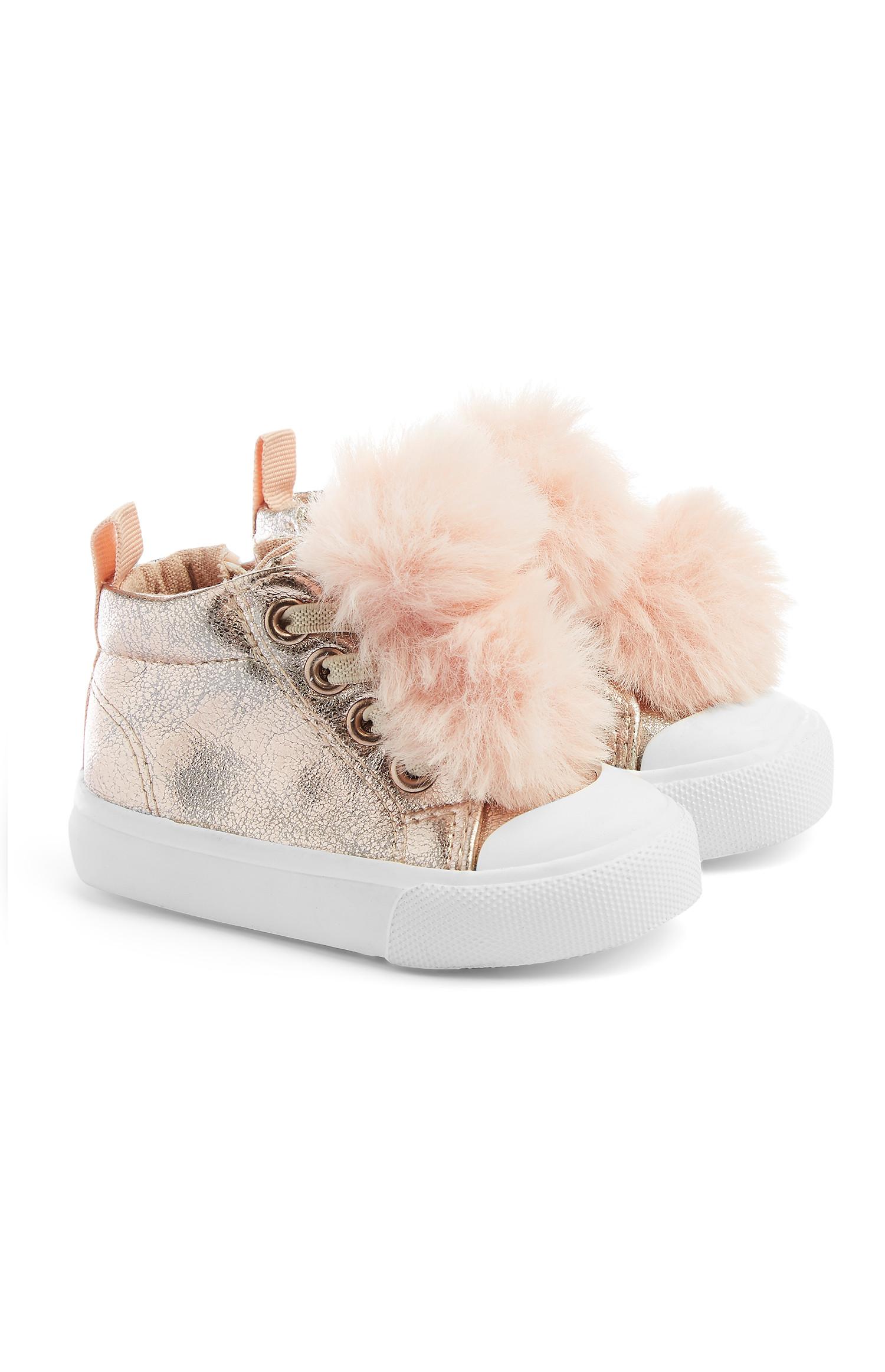 Zapatillas doradas con pompones para bebé niña