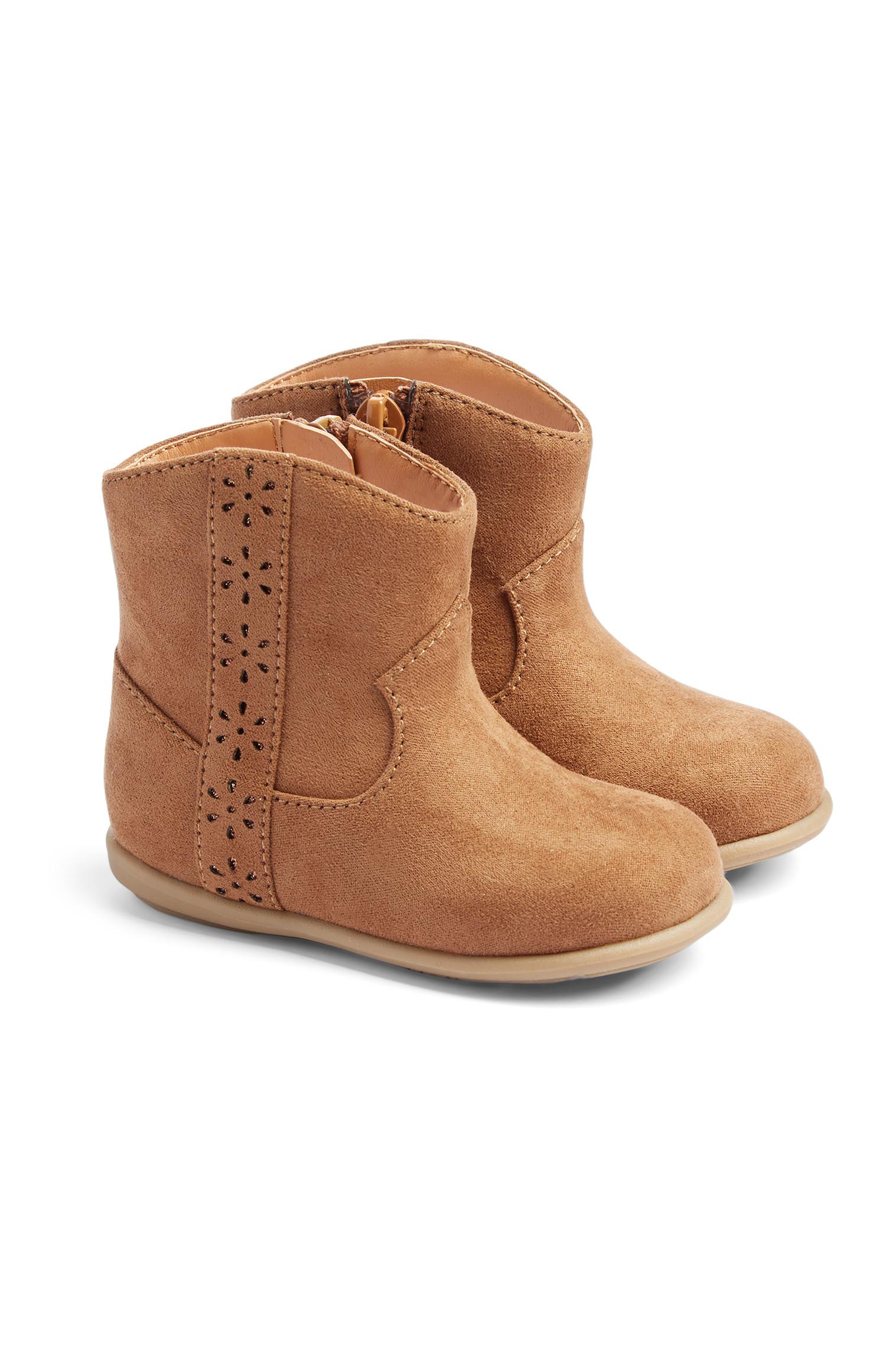 Botines de color marrón para bebé niña