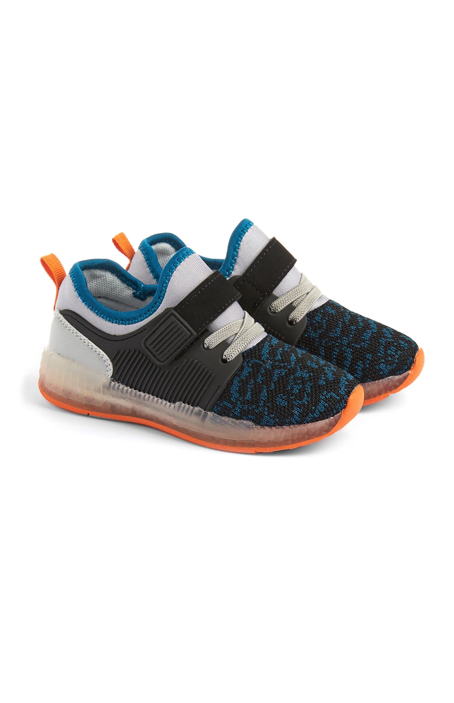 Deportivas grises con luces