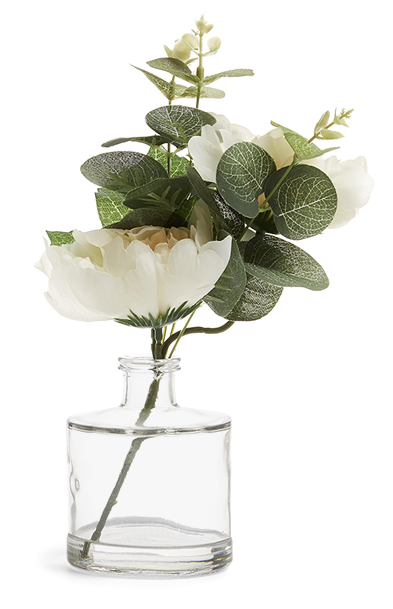 Flor sintética blanca en florero