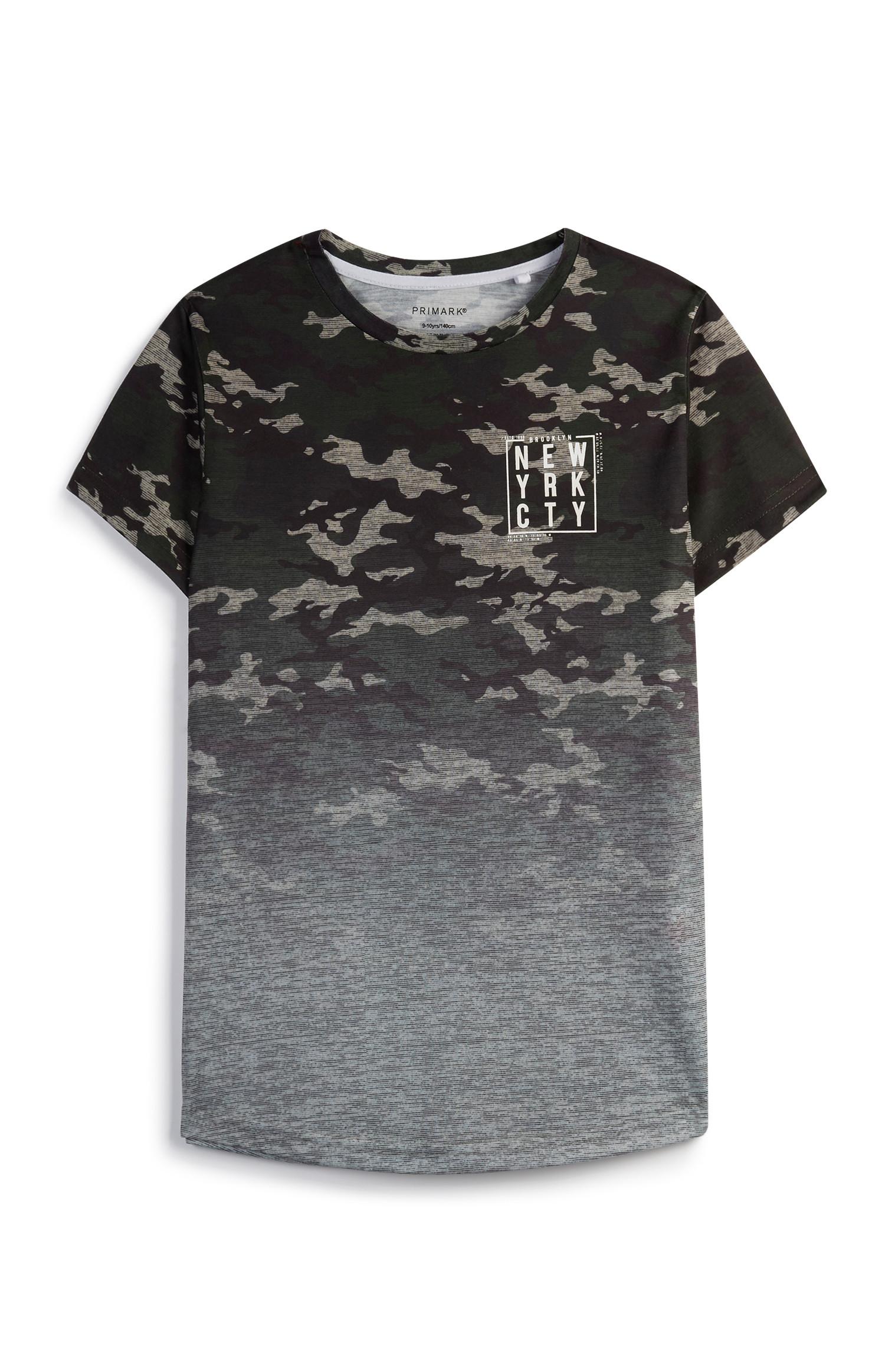 Camiseta con efecto degradado y estampado camuflaje para niño mayor