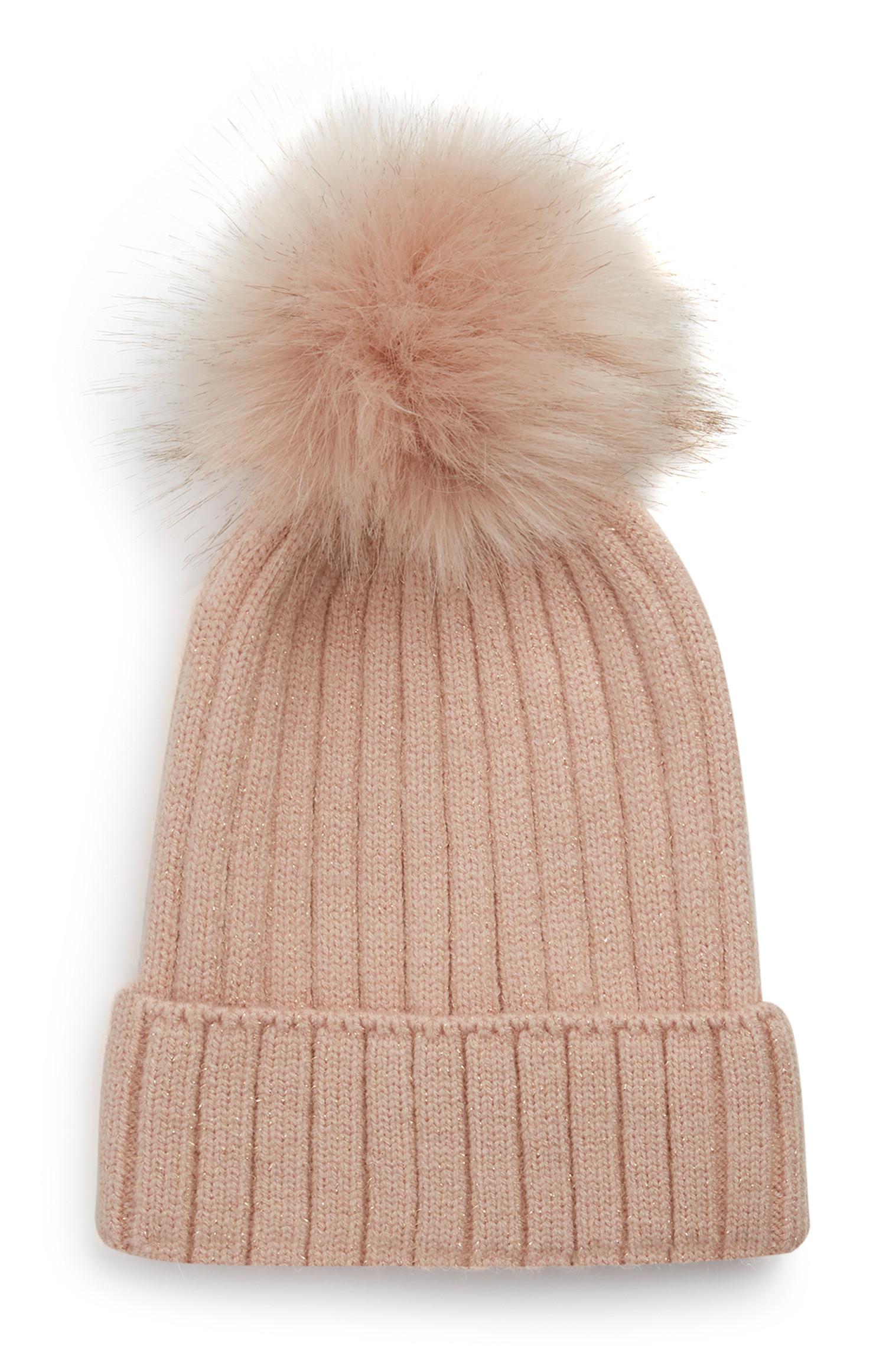 Gorro con pompón sintético