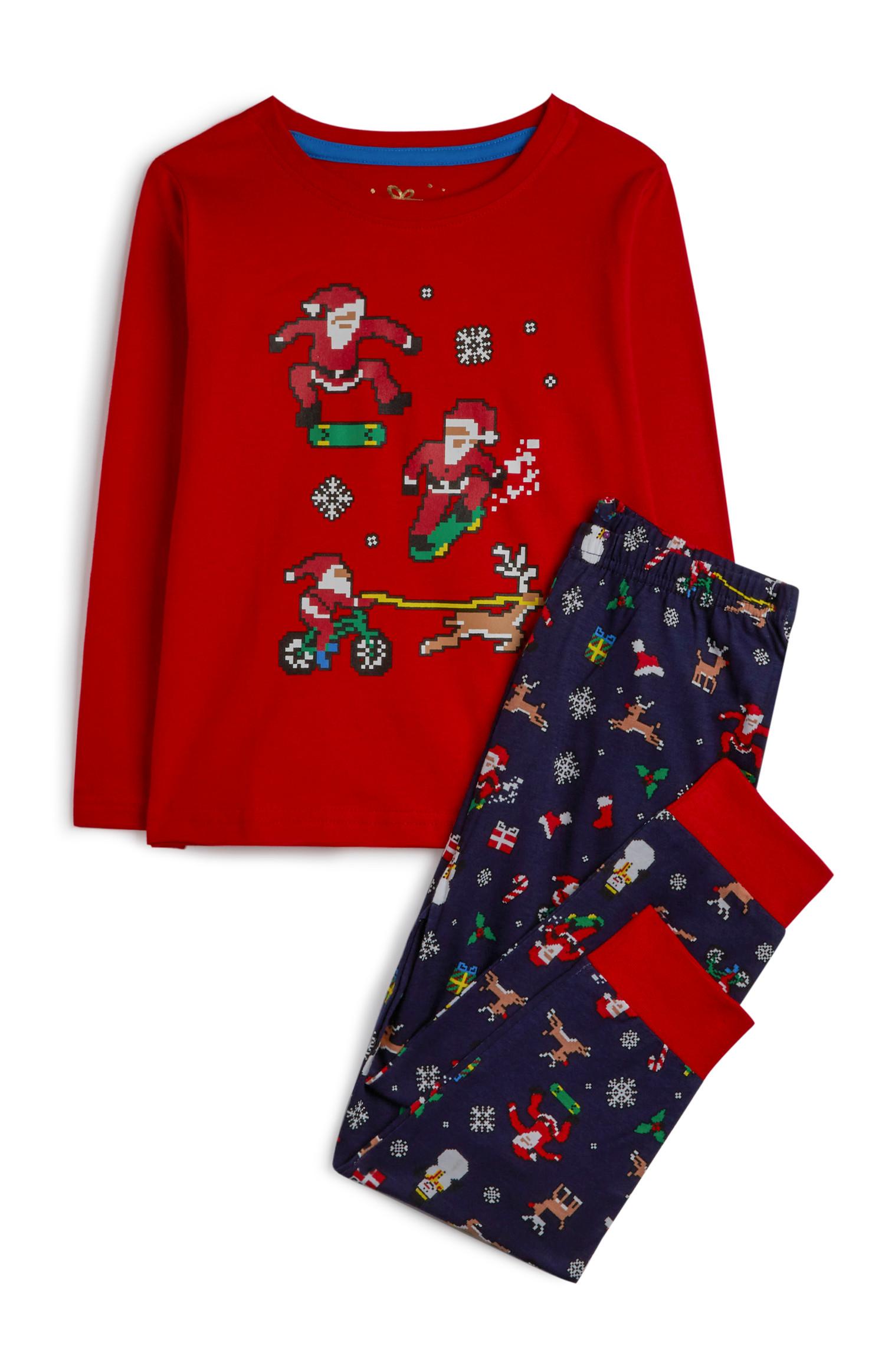 Pijama navideño rojo y azul marino para niño pequeño