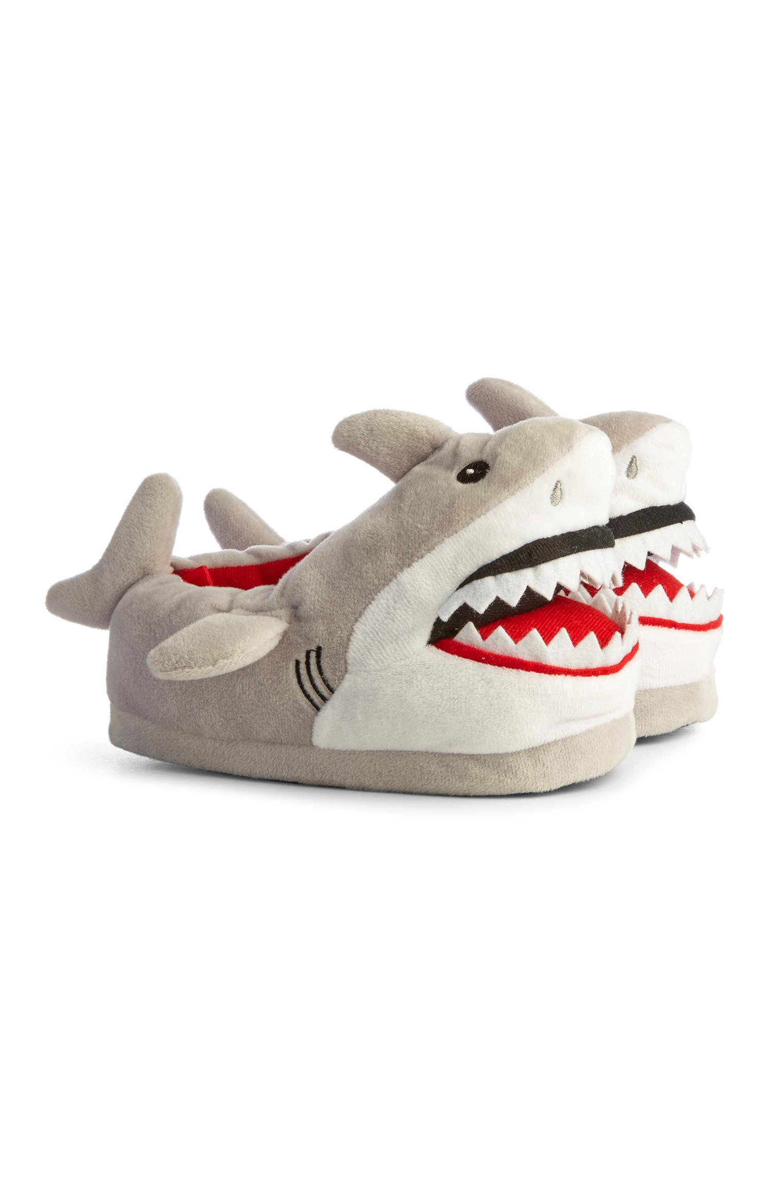 Pantuflas grises de tiburón