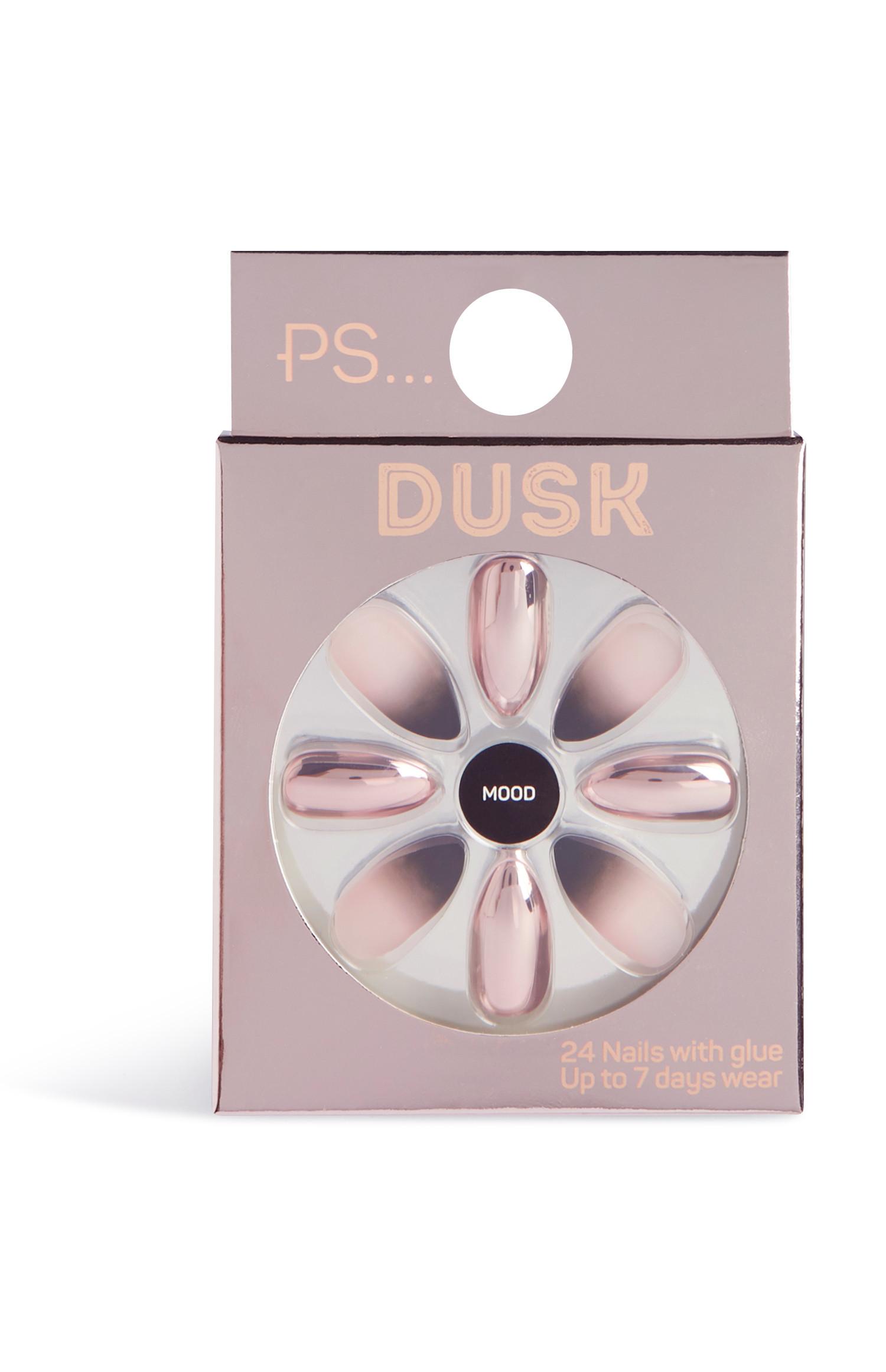 Rožnato zlati ombre in kovinski nohti