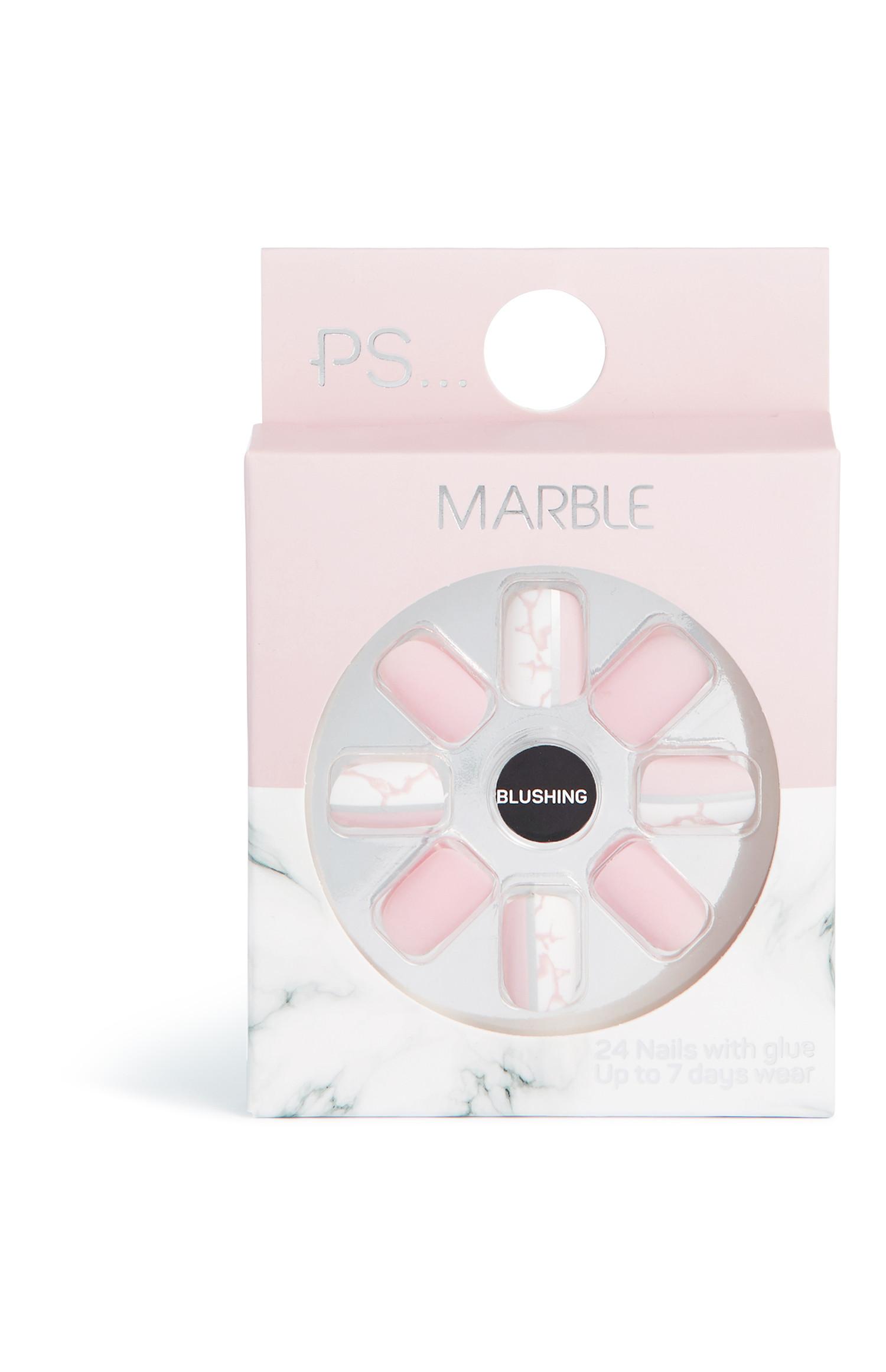 Uñas postizas con efecto mármol rosa