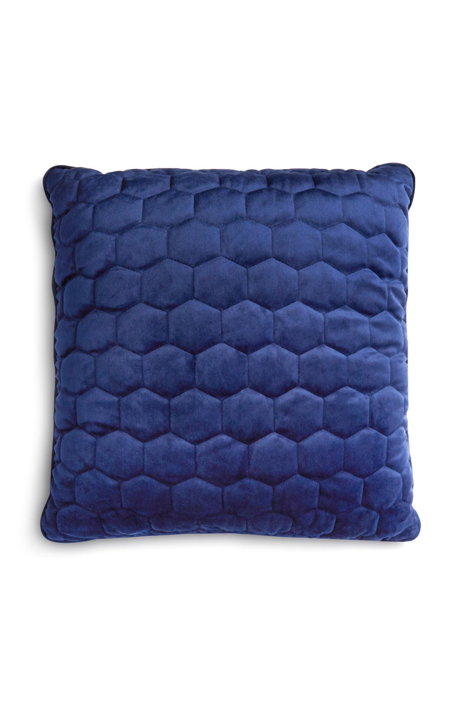 Cojín azul con textura de panal de abeja