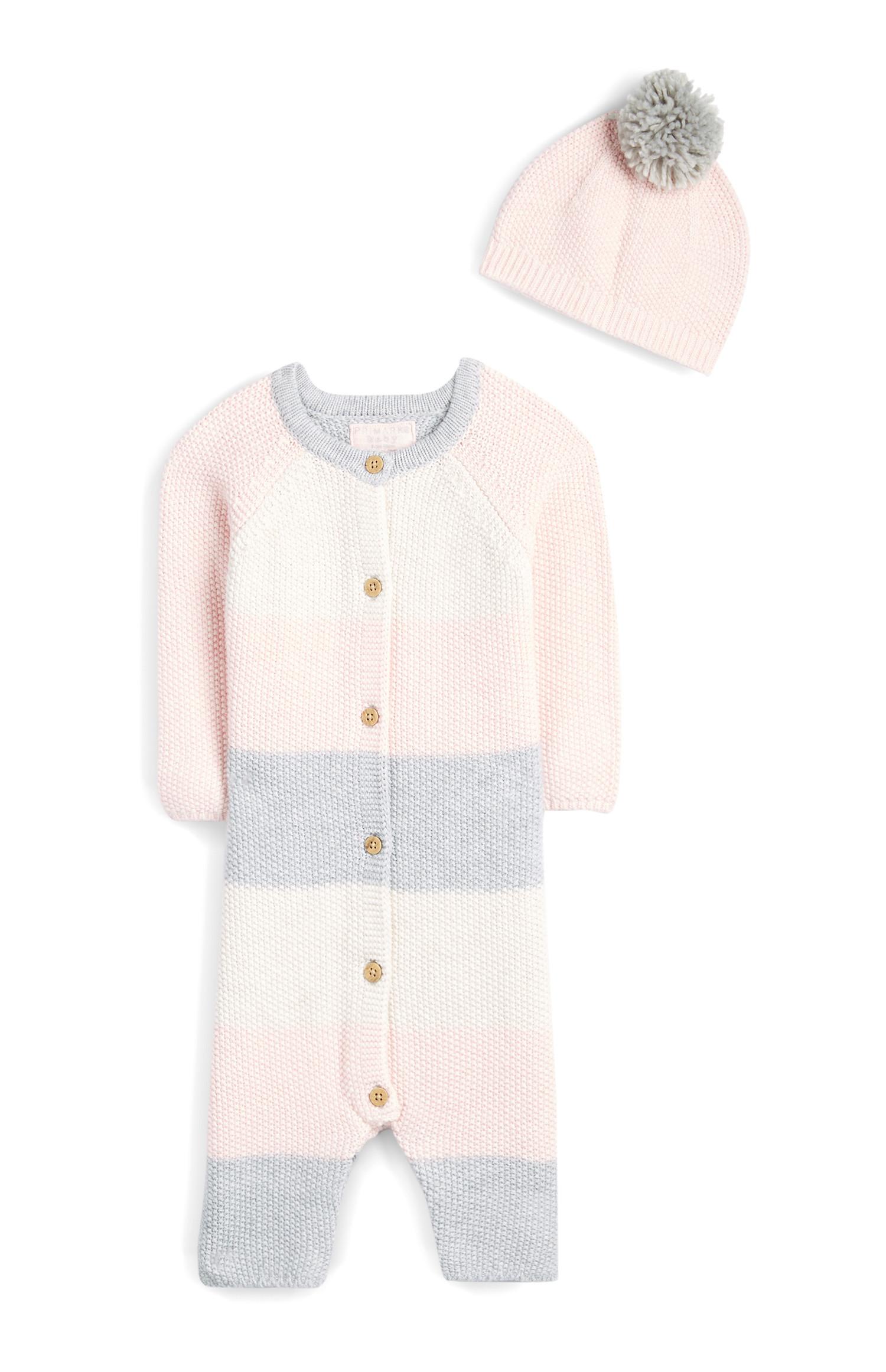 Pelele y gorrito de punto en rosa y gris para recién nacida