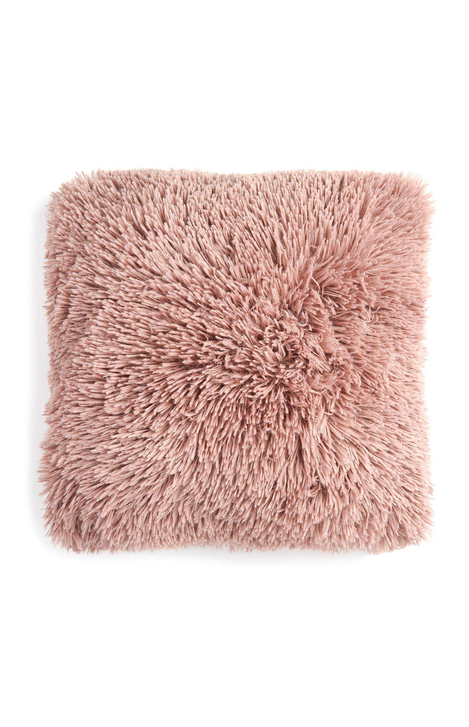 Rožnata puhasta blazina