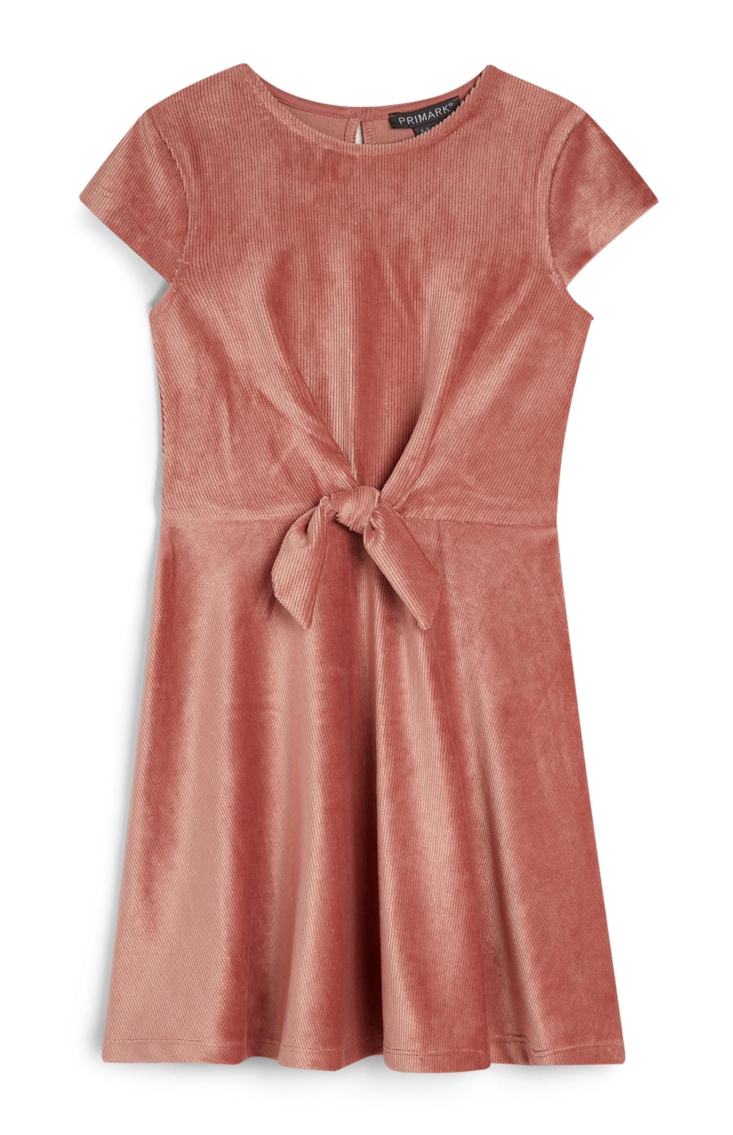 Vestido de terciopelo rosa de niña pequeña