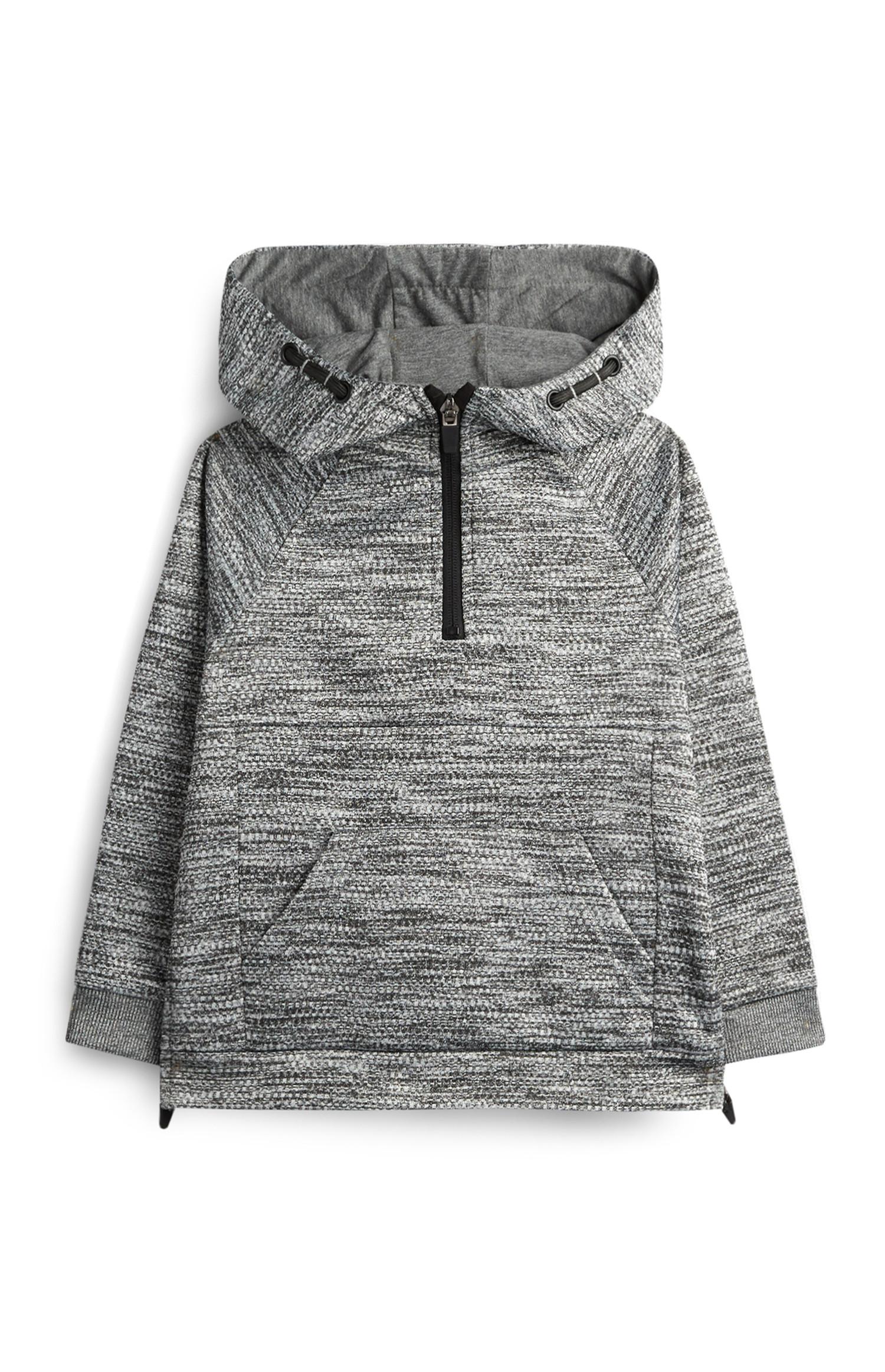 Siv teksturiran pulover s kapuco za mlajše fante