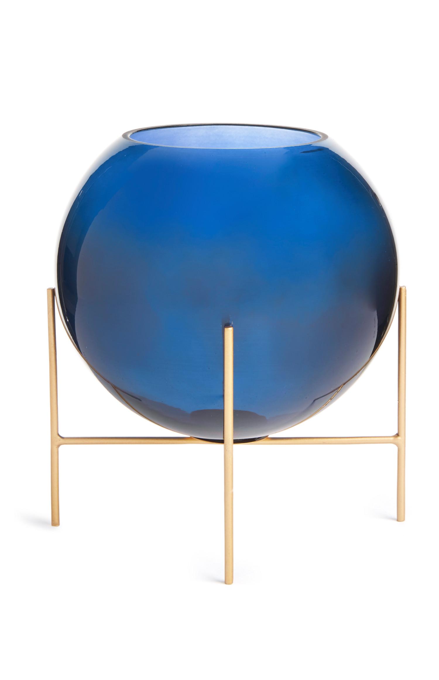 Jarrón de cristal azul y soporte dorado