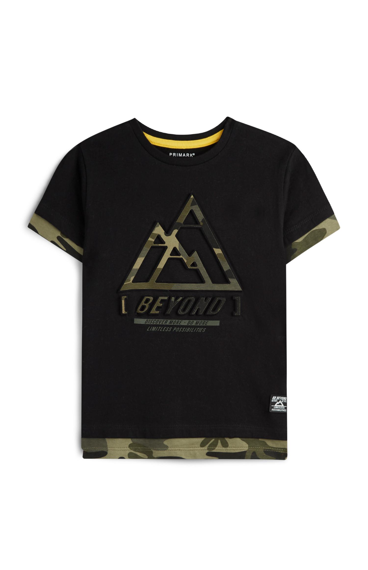 Camiseta de camuflaje para niño pequeño