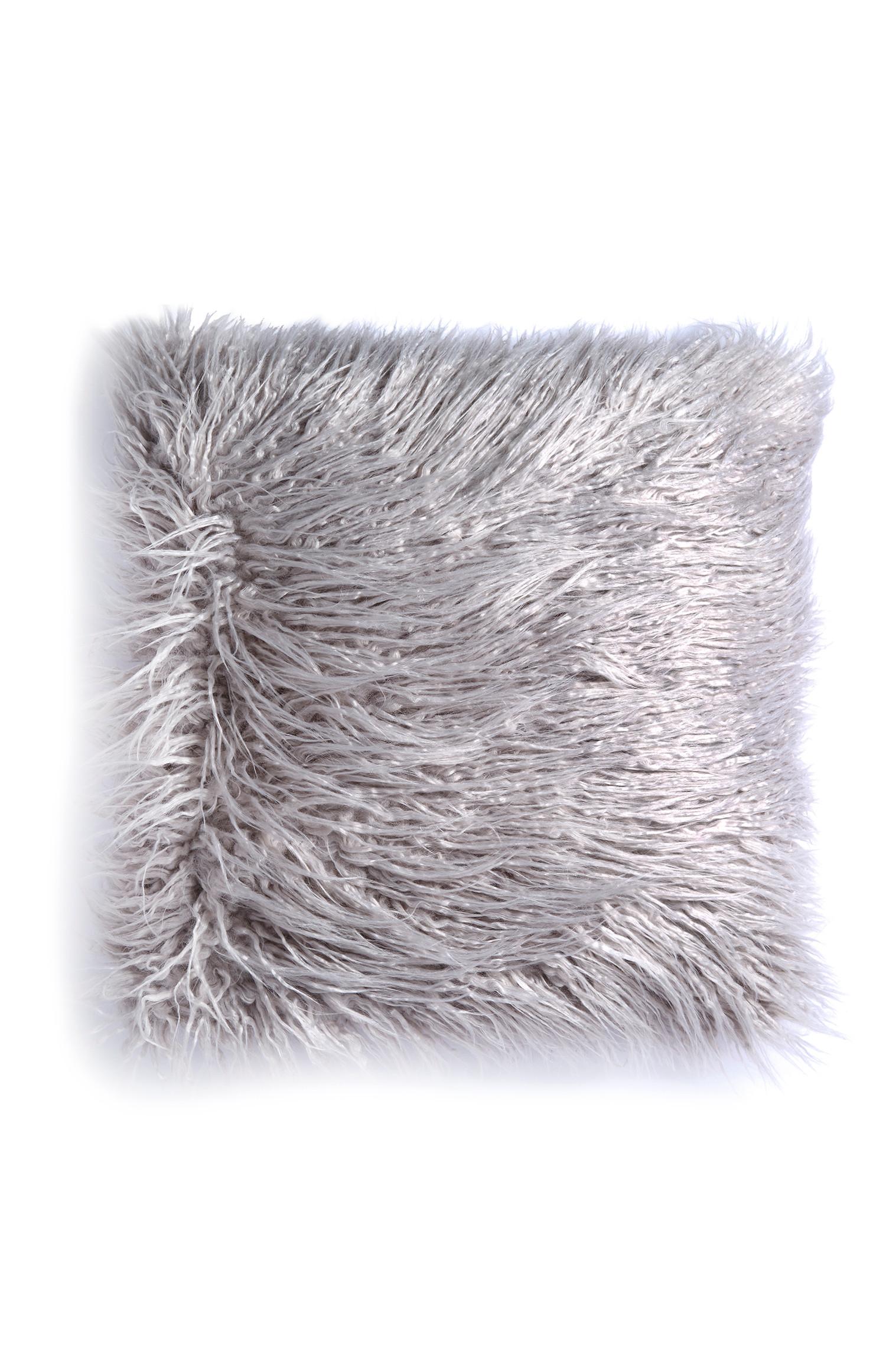 Cojín peludo de color gris