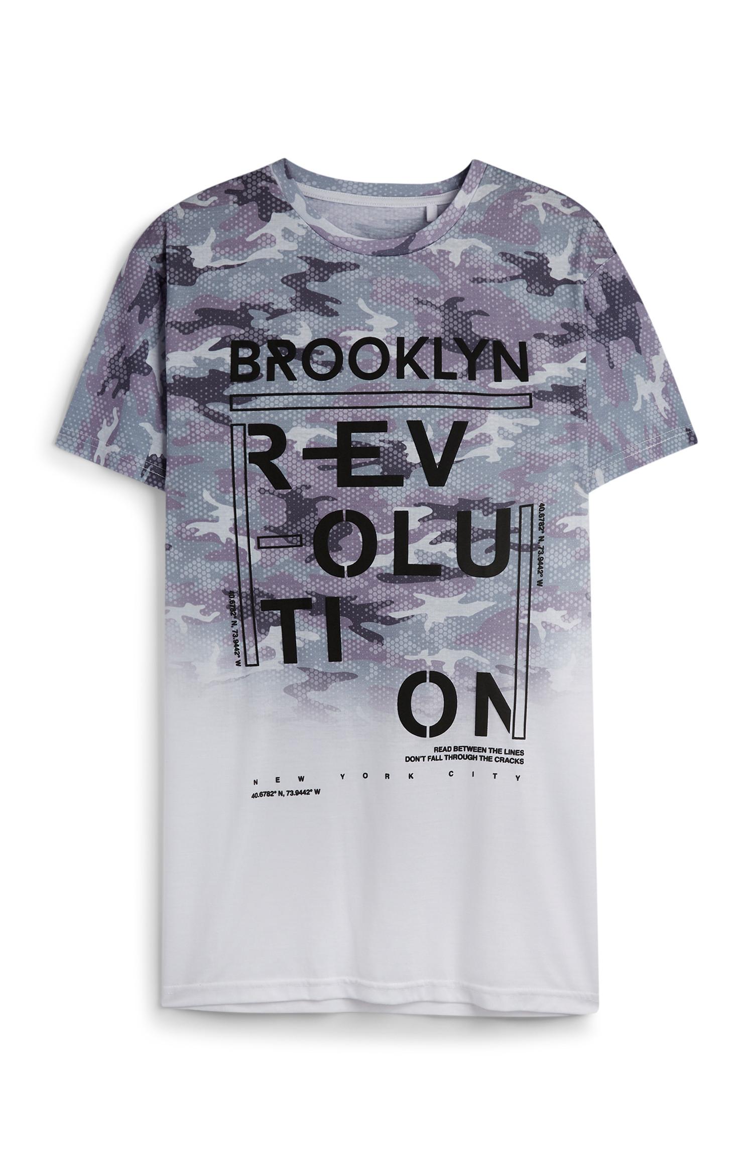 T-shirt desbotada padrão camuflado