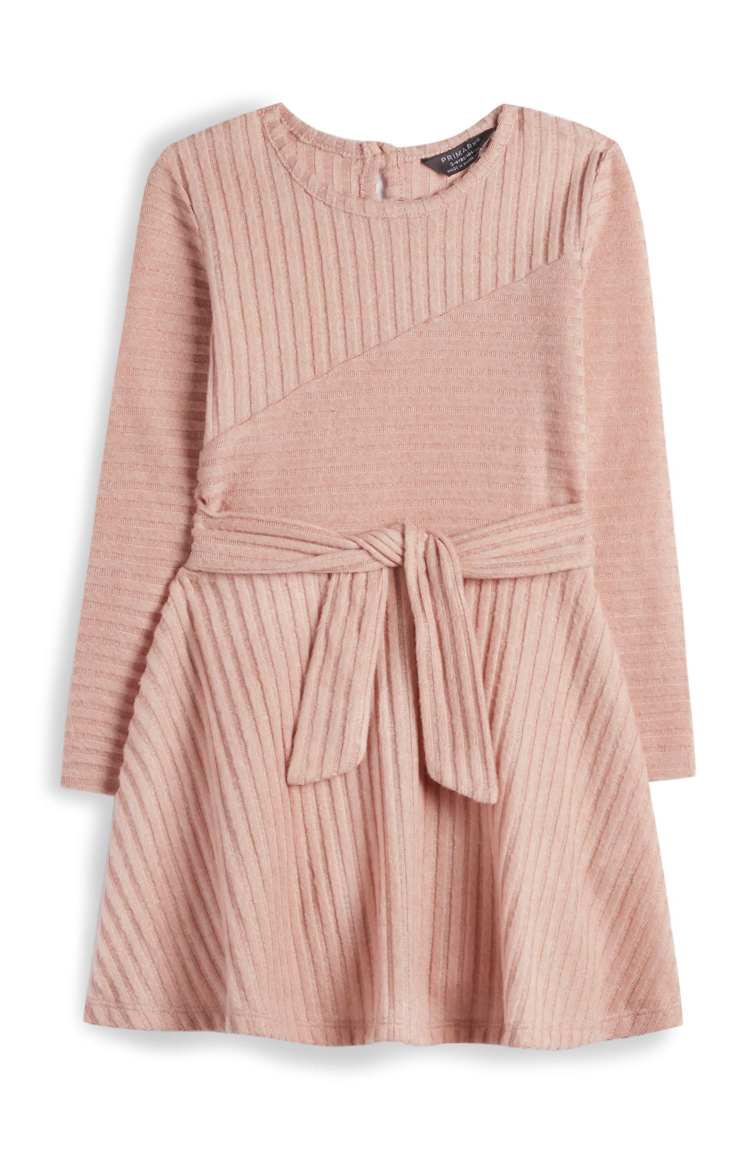 Vestido de canalé rosa palo con cinturón para niña pequeña