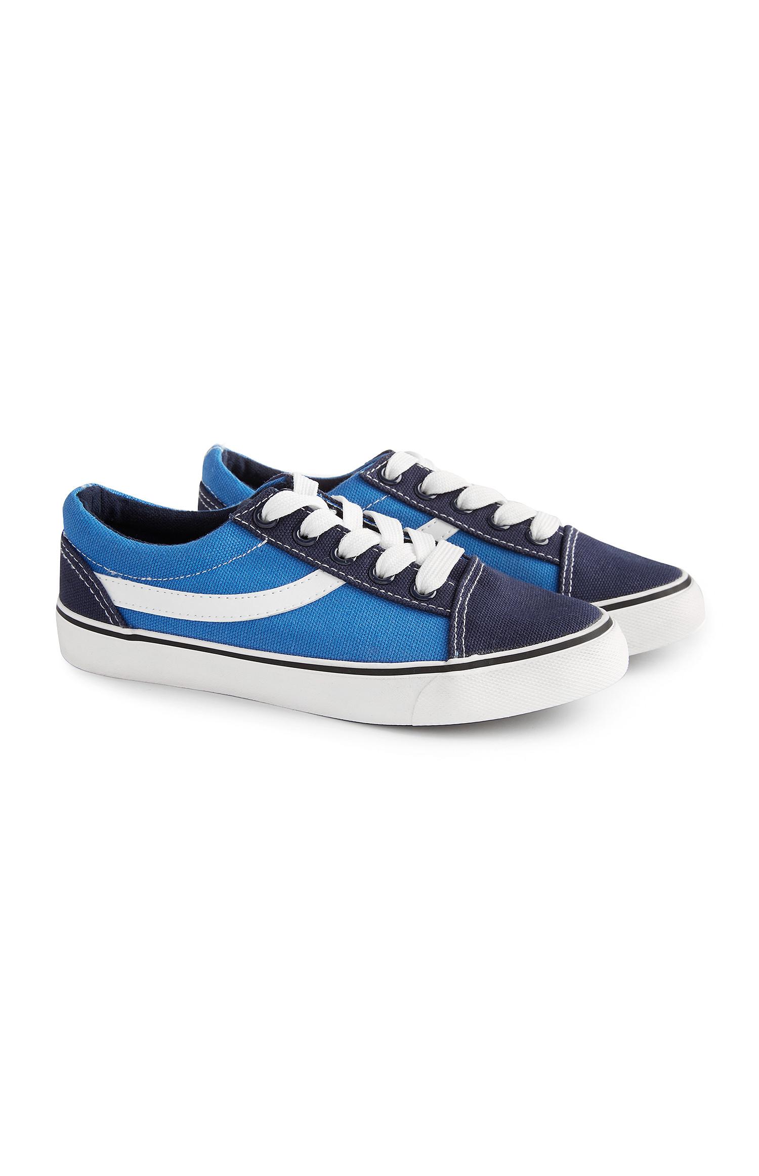 Trainer blu stringate