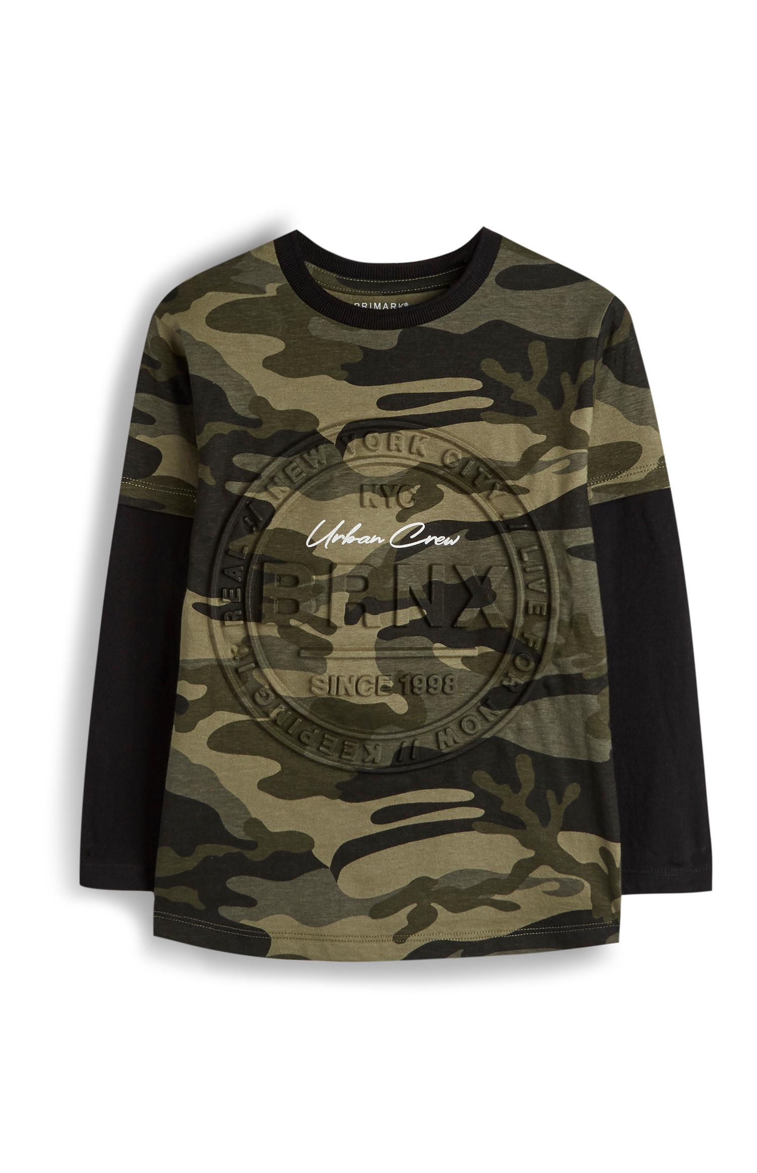 T-shirt a stampa mimetica con scritta BRNX in rilievo da bambino