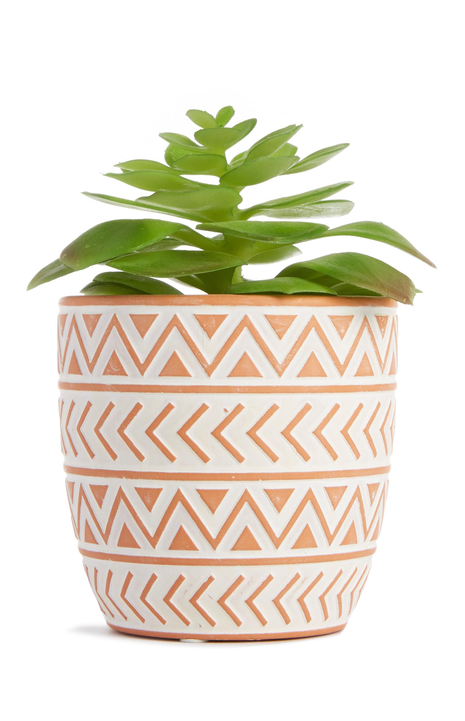 Majhna umetna rastlina v rožnatem keramičnem lončku