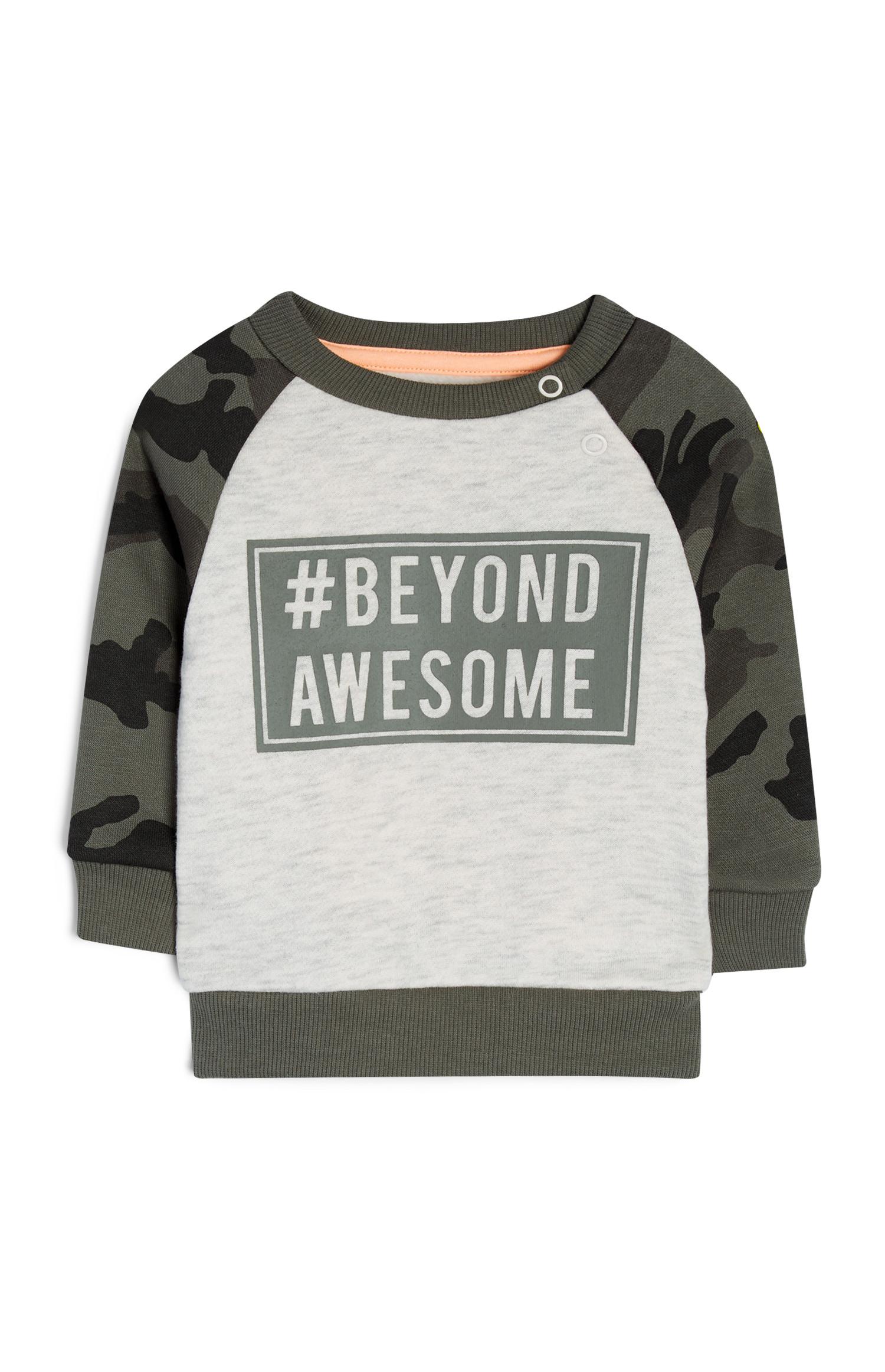 Fantovski siv pulover s kamuflažnim vzorcem za dojenčke