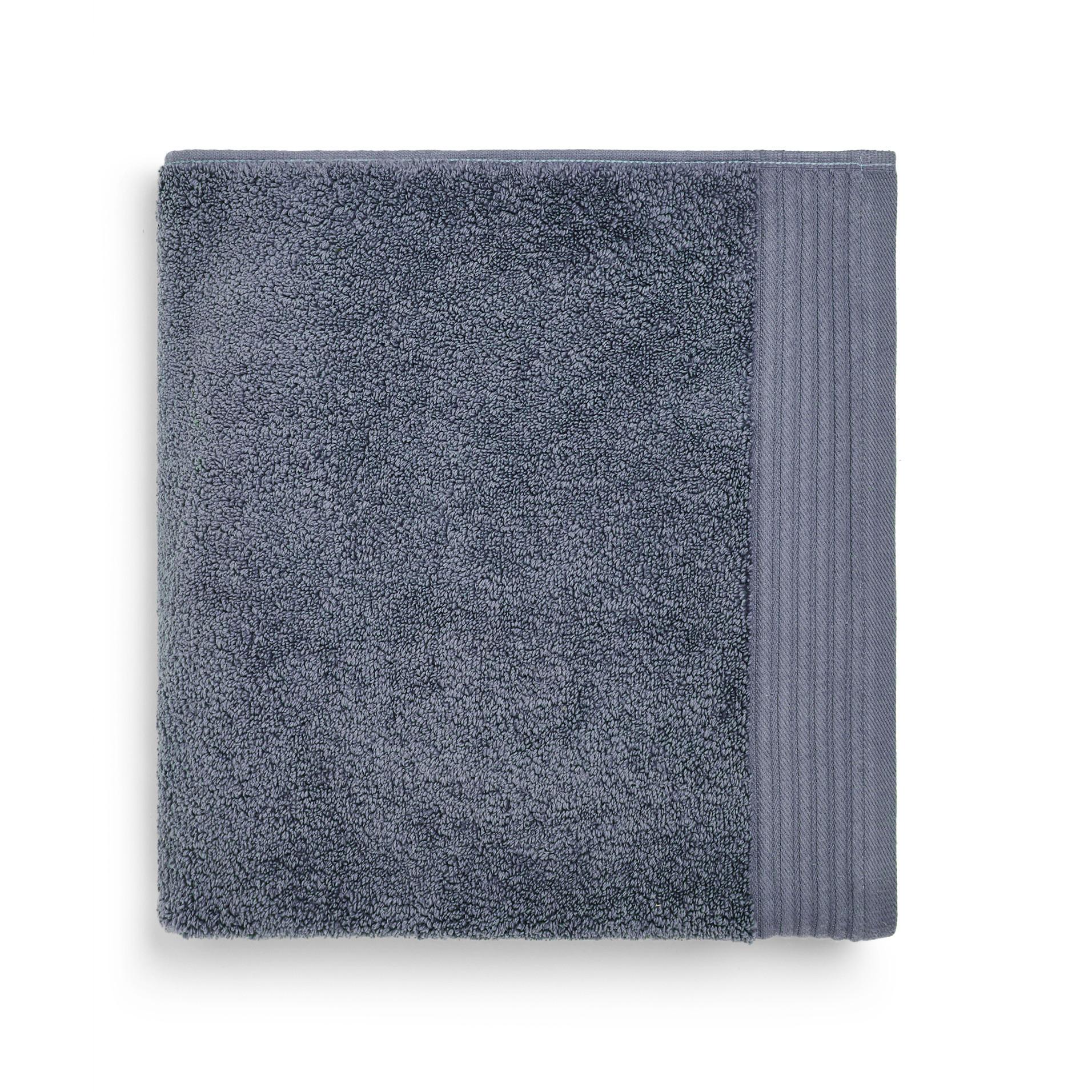 Toalla de baño gris oscuro