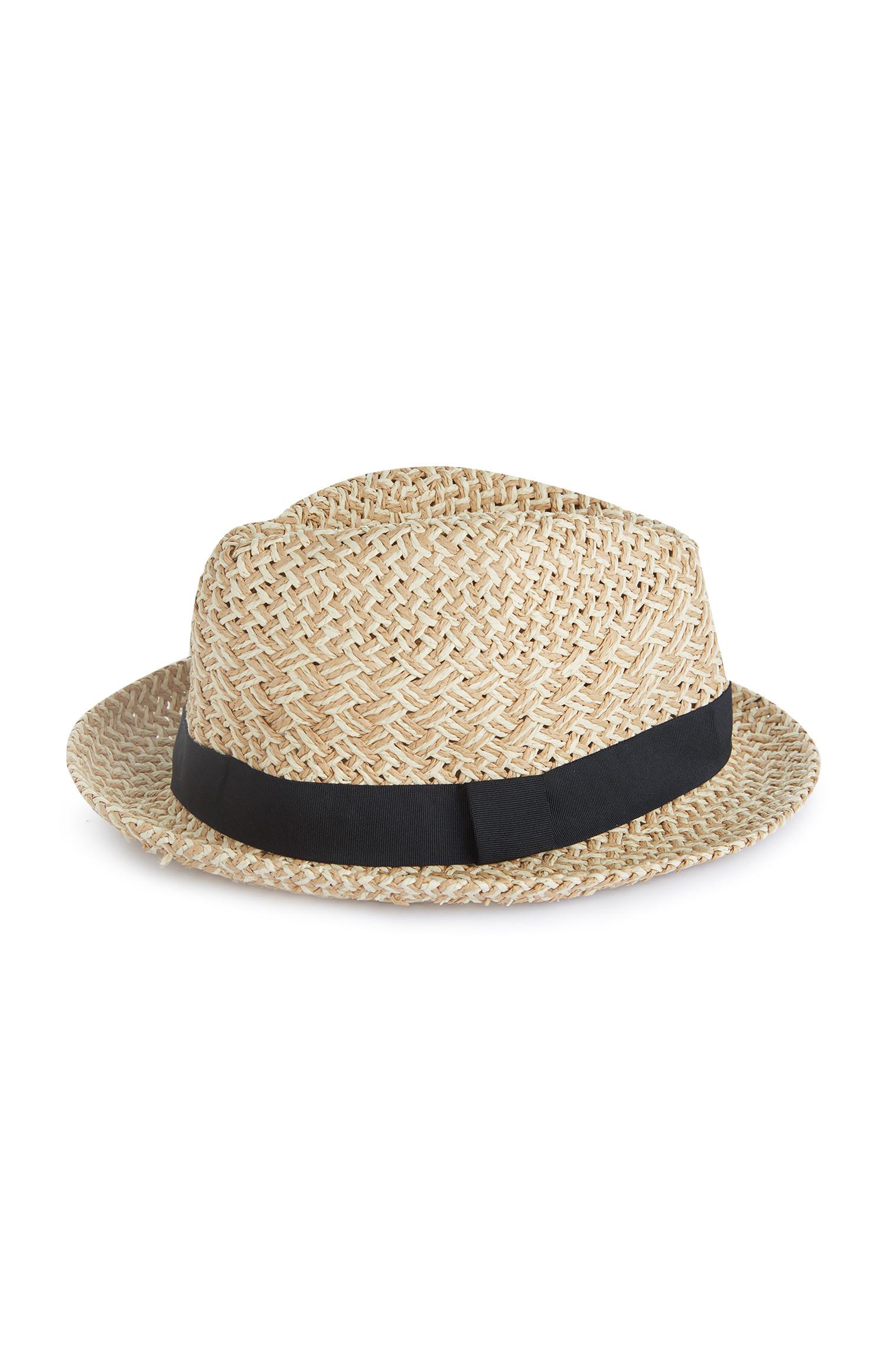 Strohhut mit schwarzem Detail