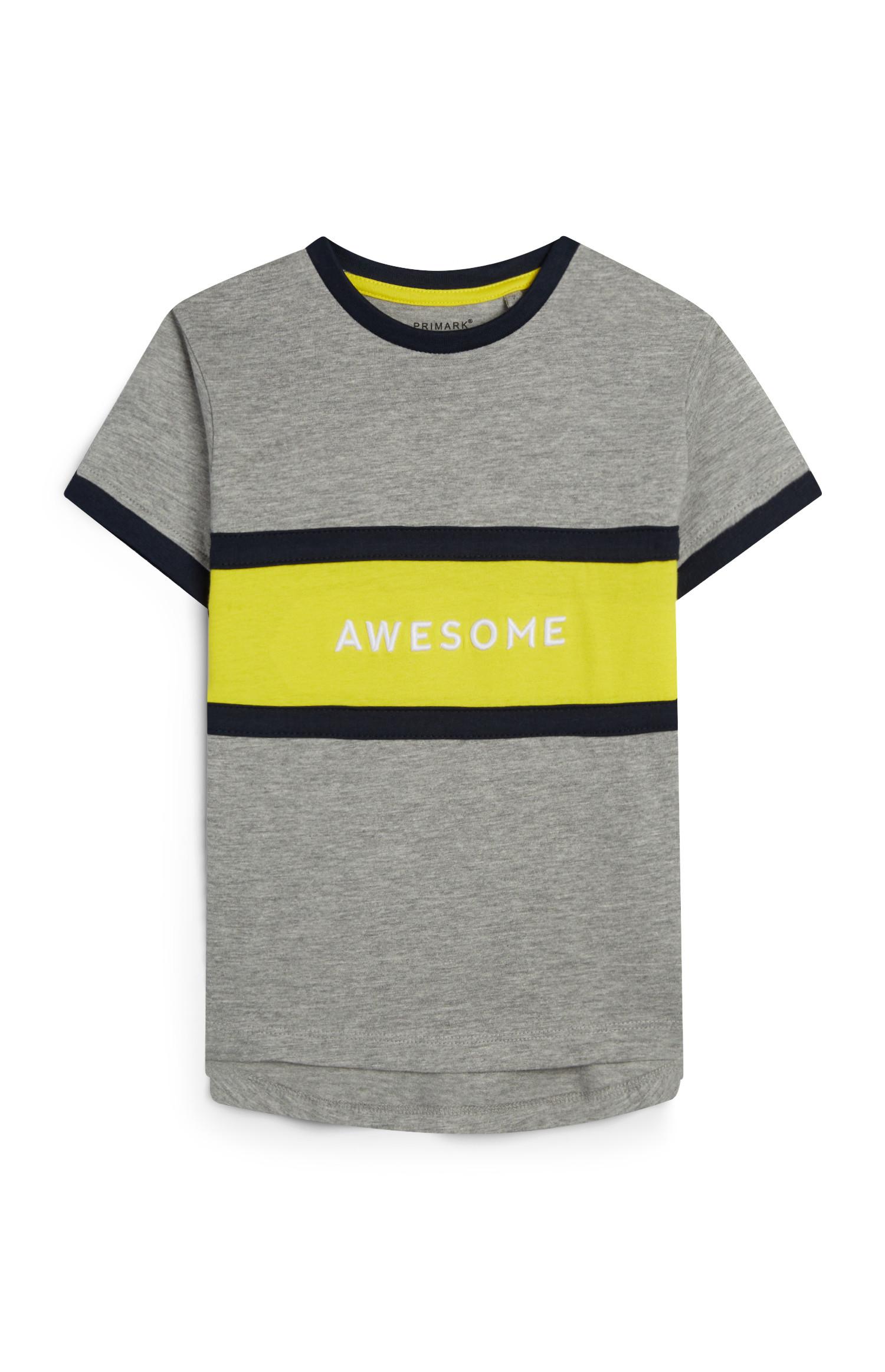 T-shirt grigia e gialla con scritta Awesome da bambino