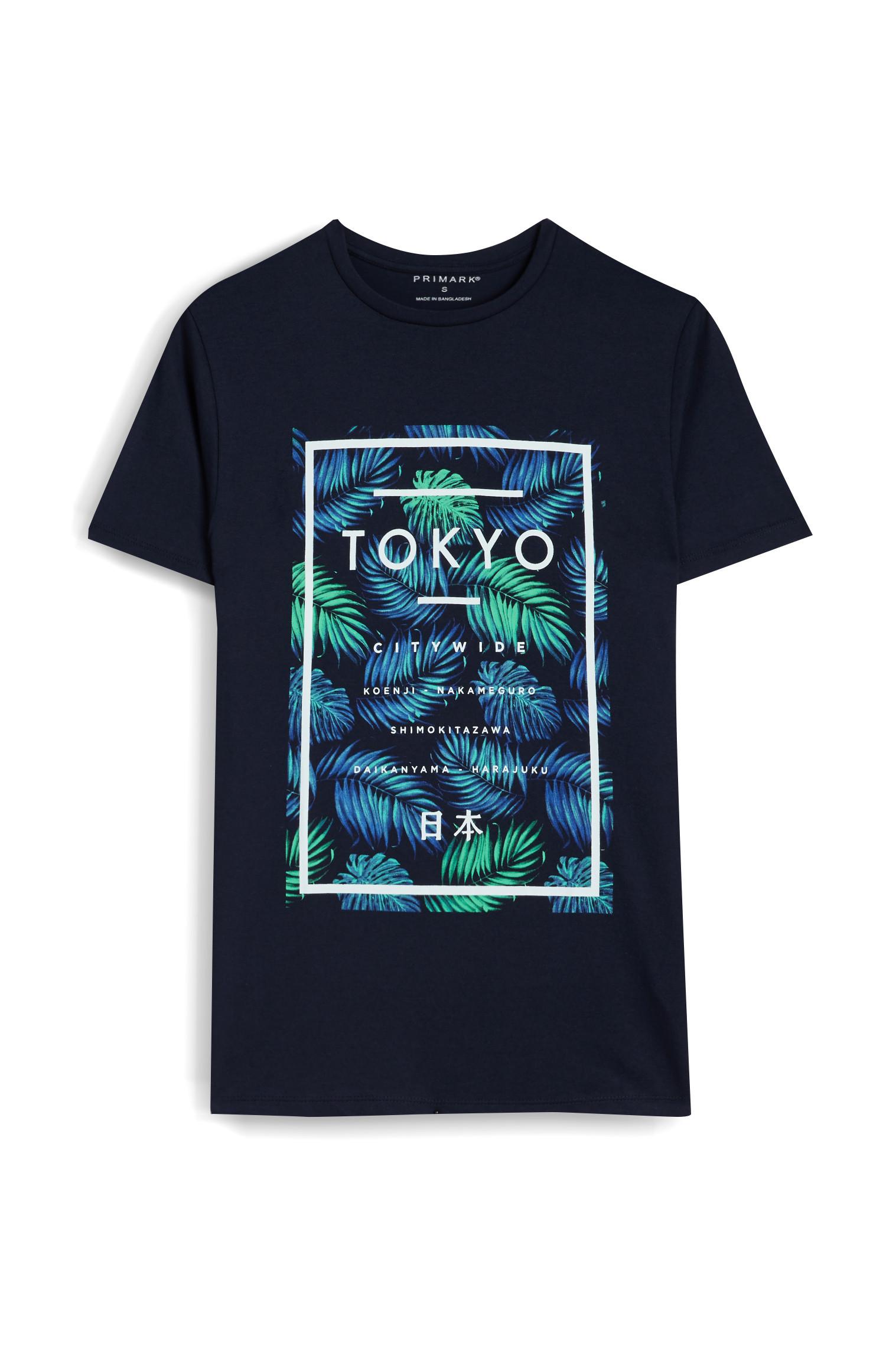 T-shirt Tokyo estampado folhas preto