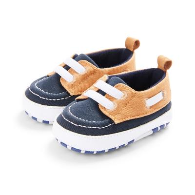 Mornarsko modri in svetlo rjavi čevlji za dojenčke