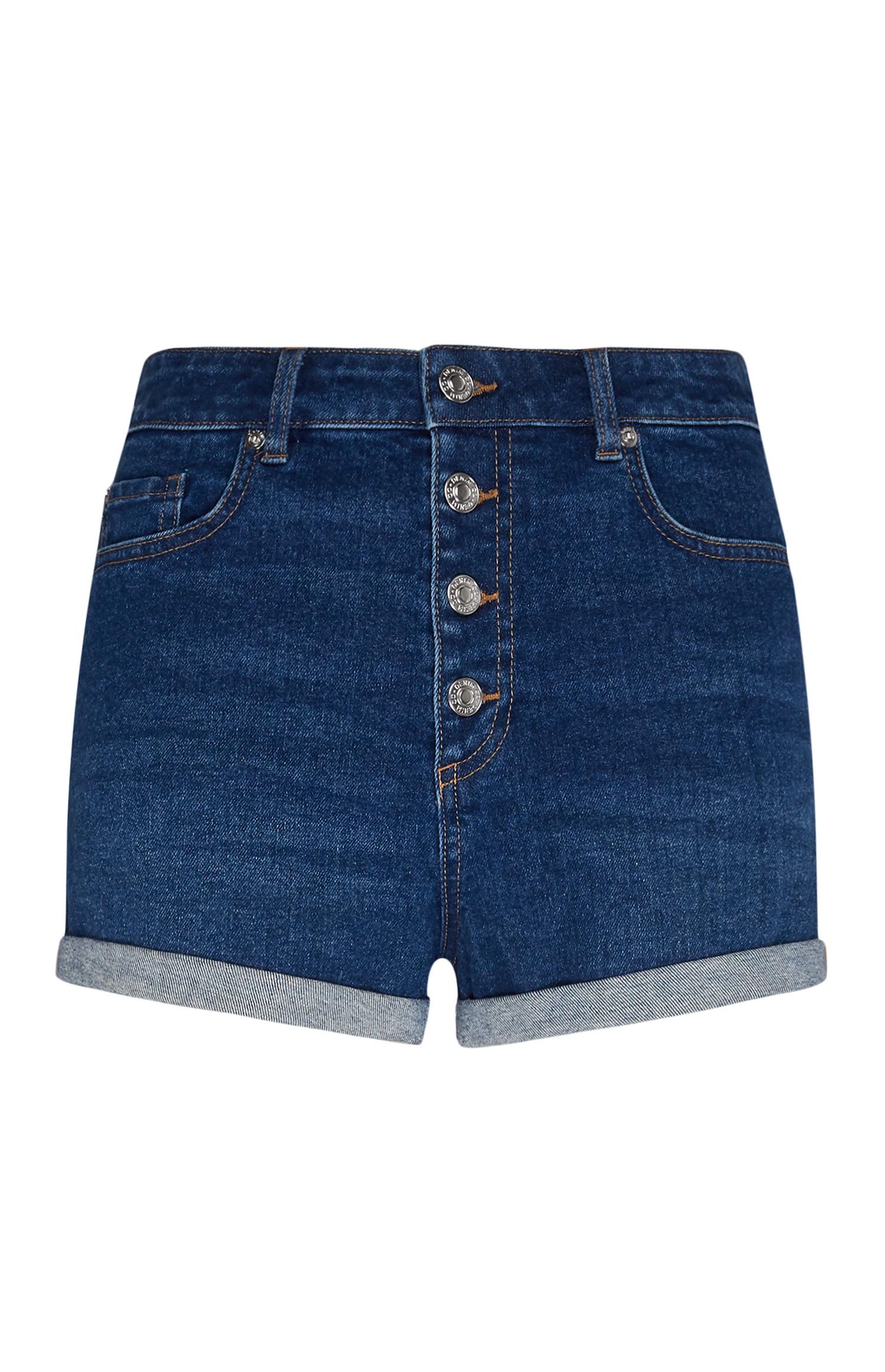 Short en denim à boutons apparents