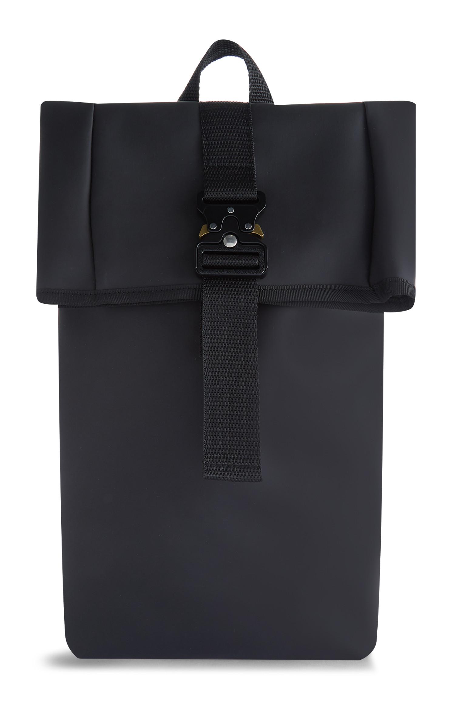 Mochila pequena preto