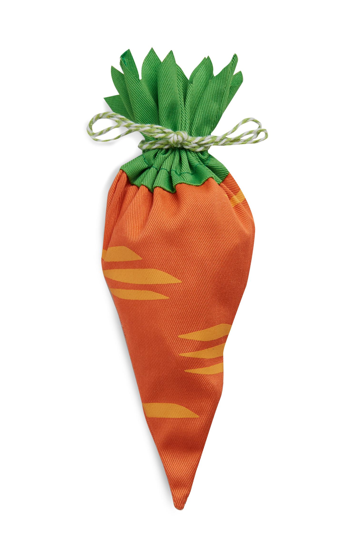 Vrečka bombonov v obliki korenja