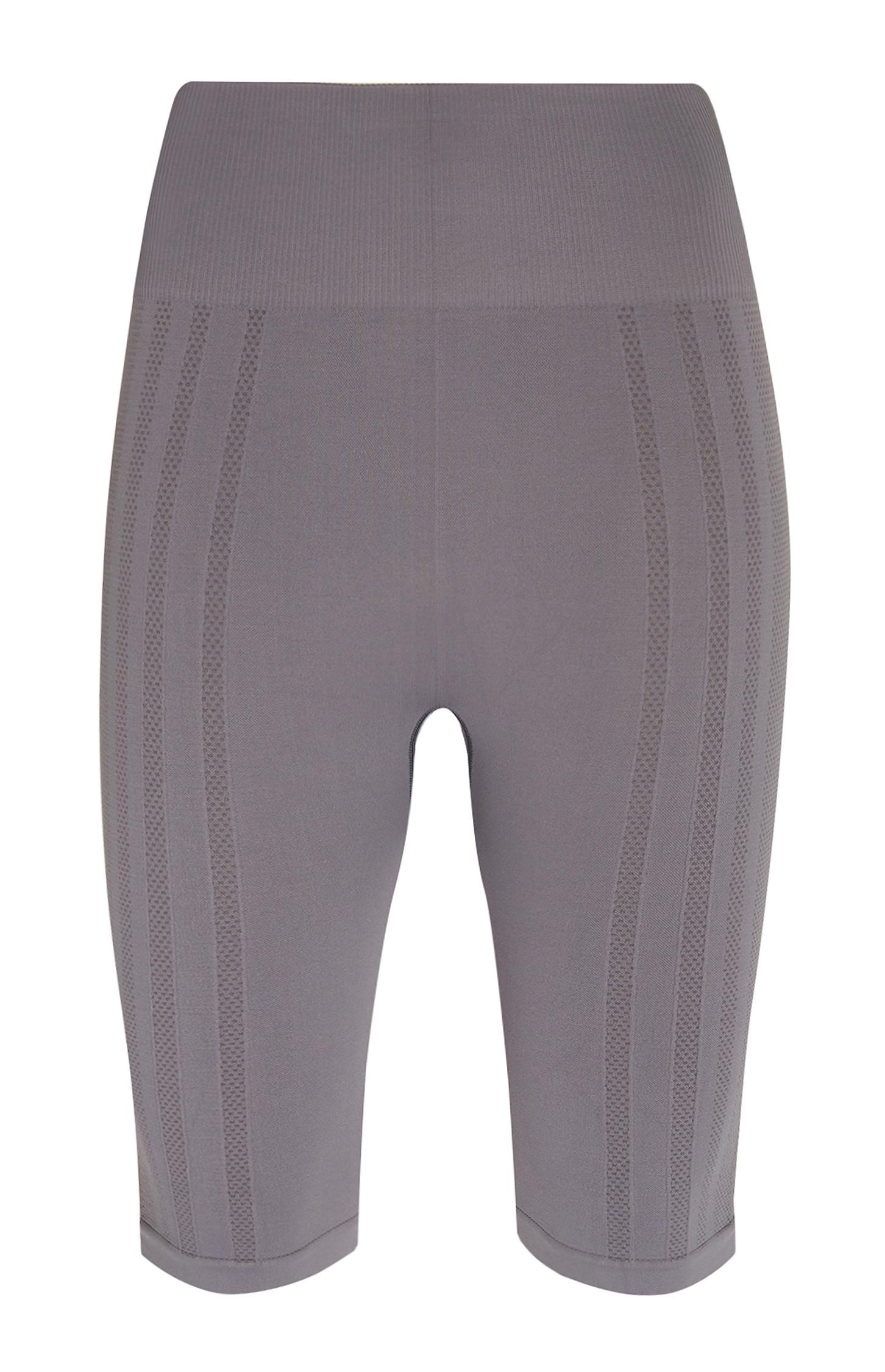 Short cycliste gris fabriqué à partir de matériaux recyclés