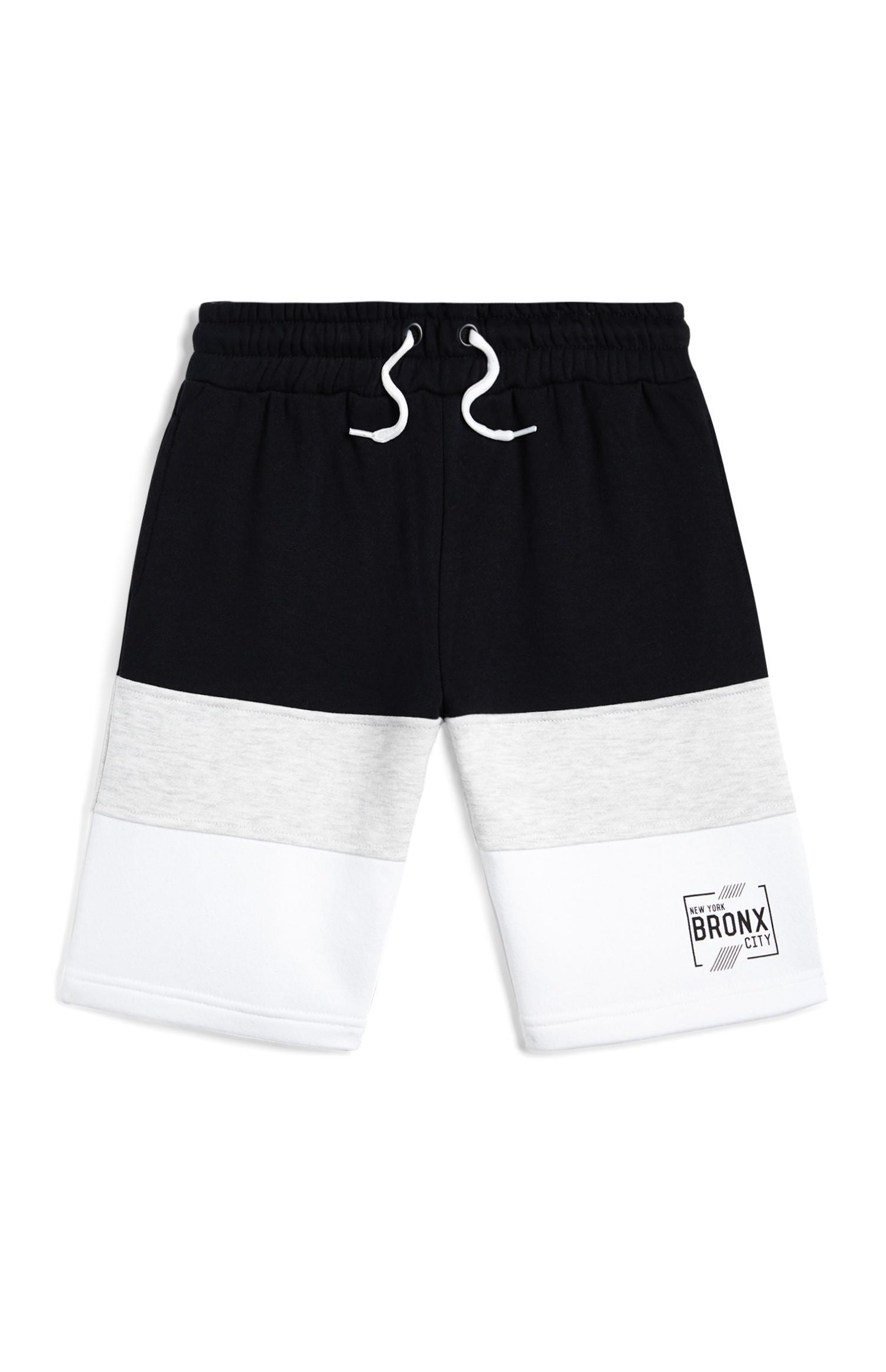 Shorts bianchi e neri a blocchi di colore da ragazzo